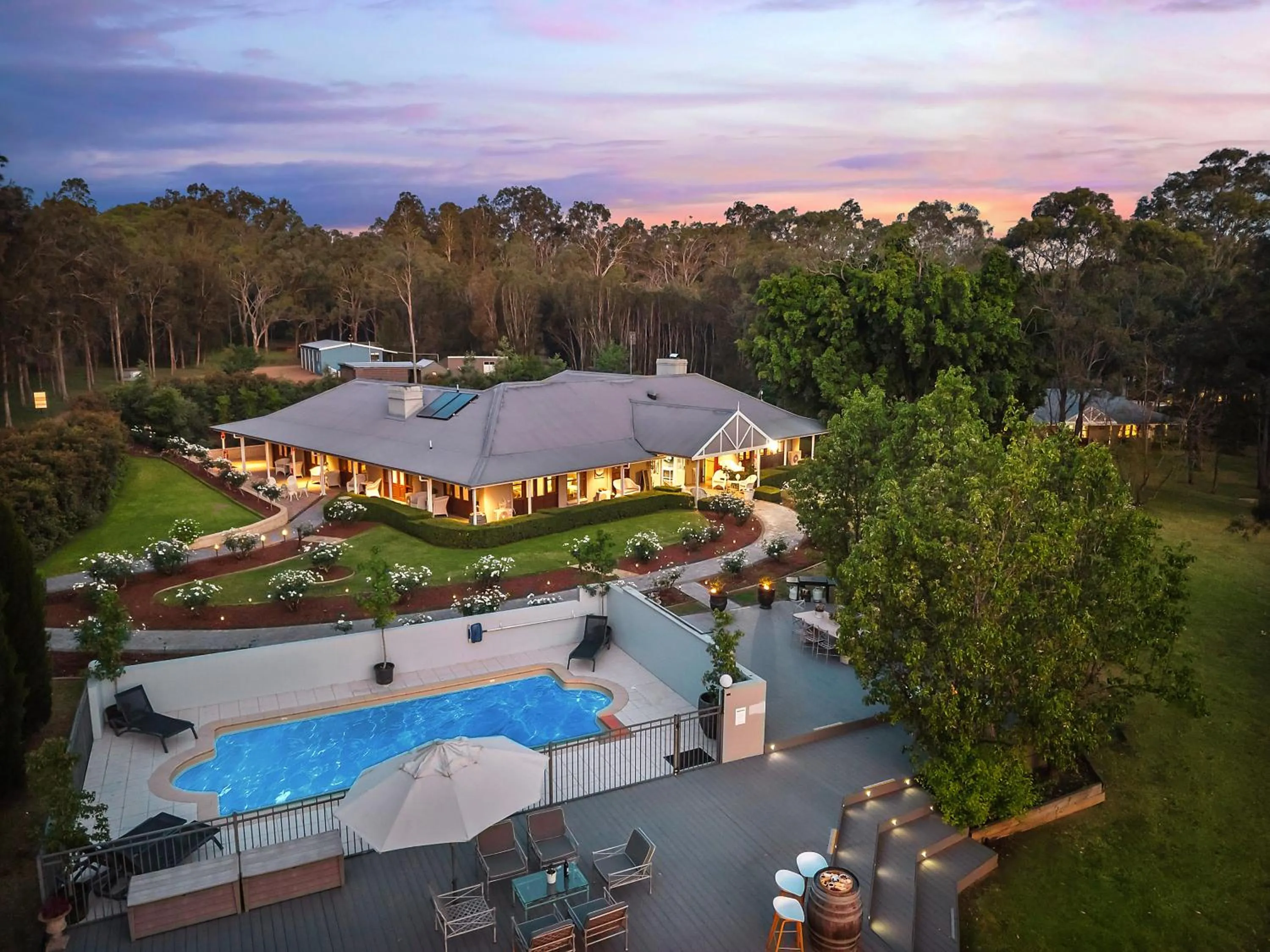 Thistle Hill Guesthouse - walk to many wineries and restaurants