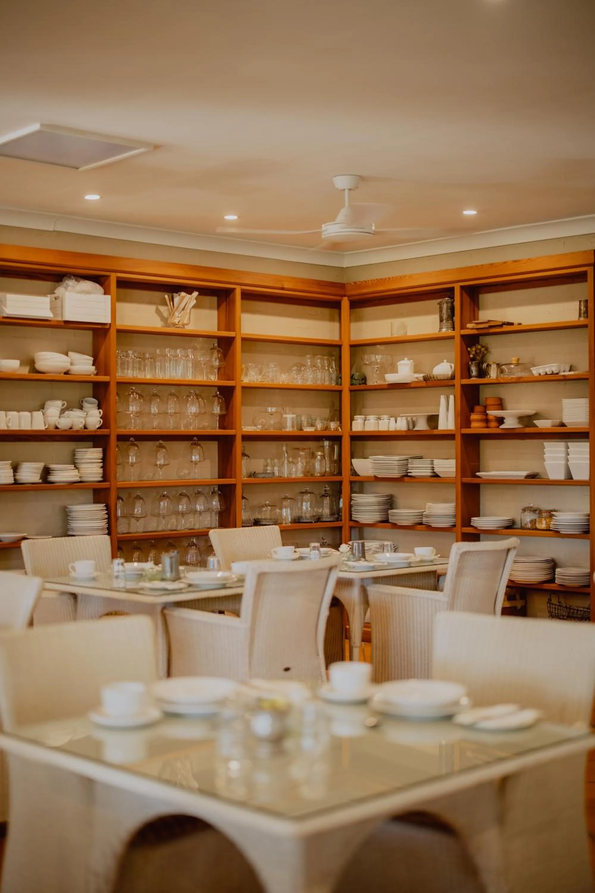 Kitchen or kitchenette in Thistle Hill Guesthouse - walk to many wineries and restaurants