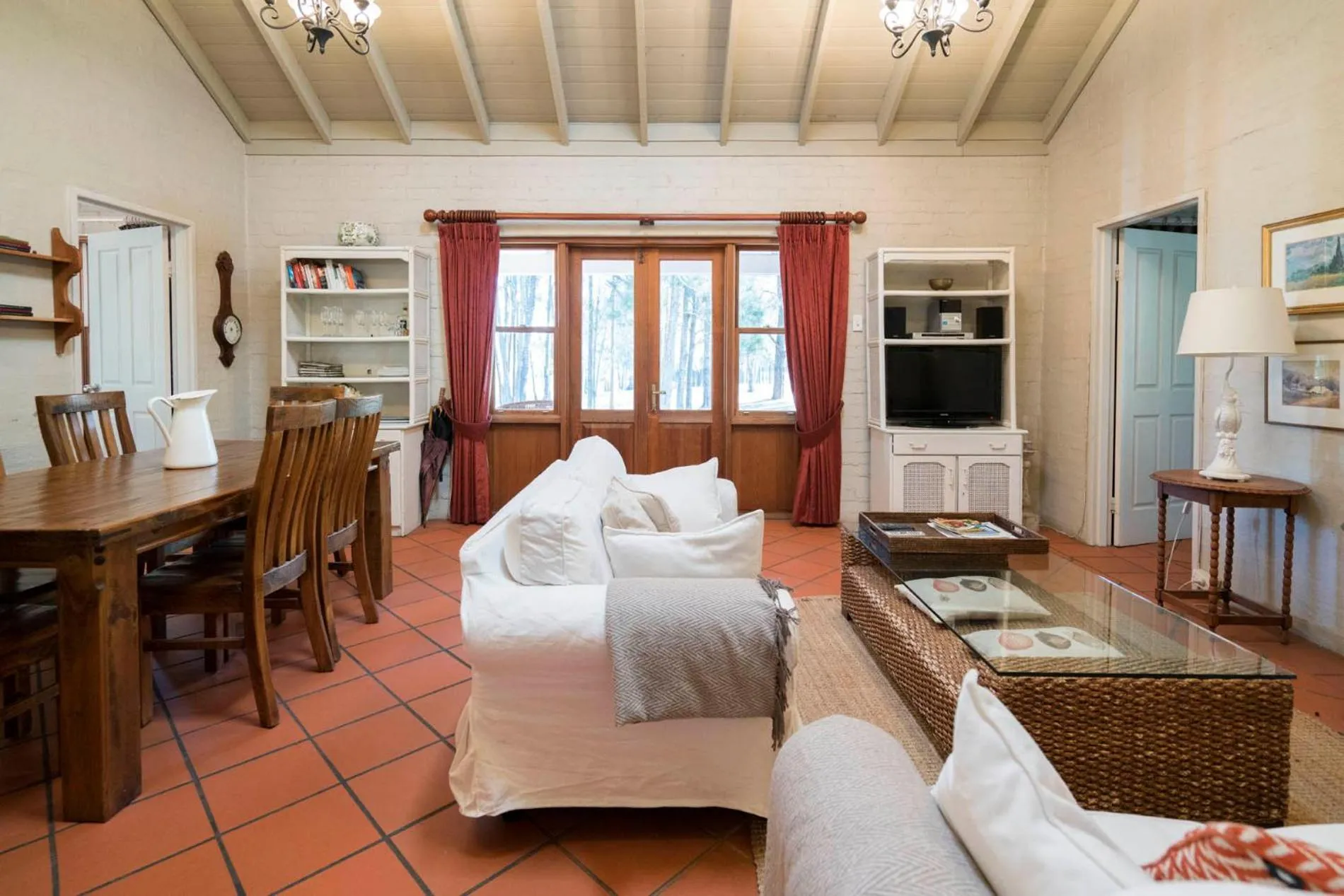 Thistle Hill Guesthouse - walk to many wineries and restaurants