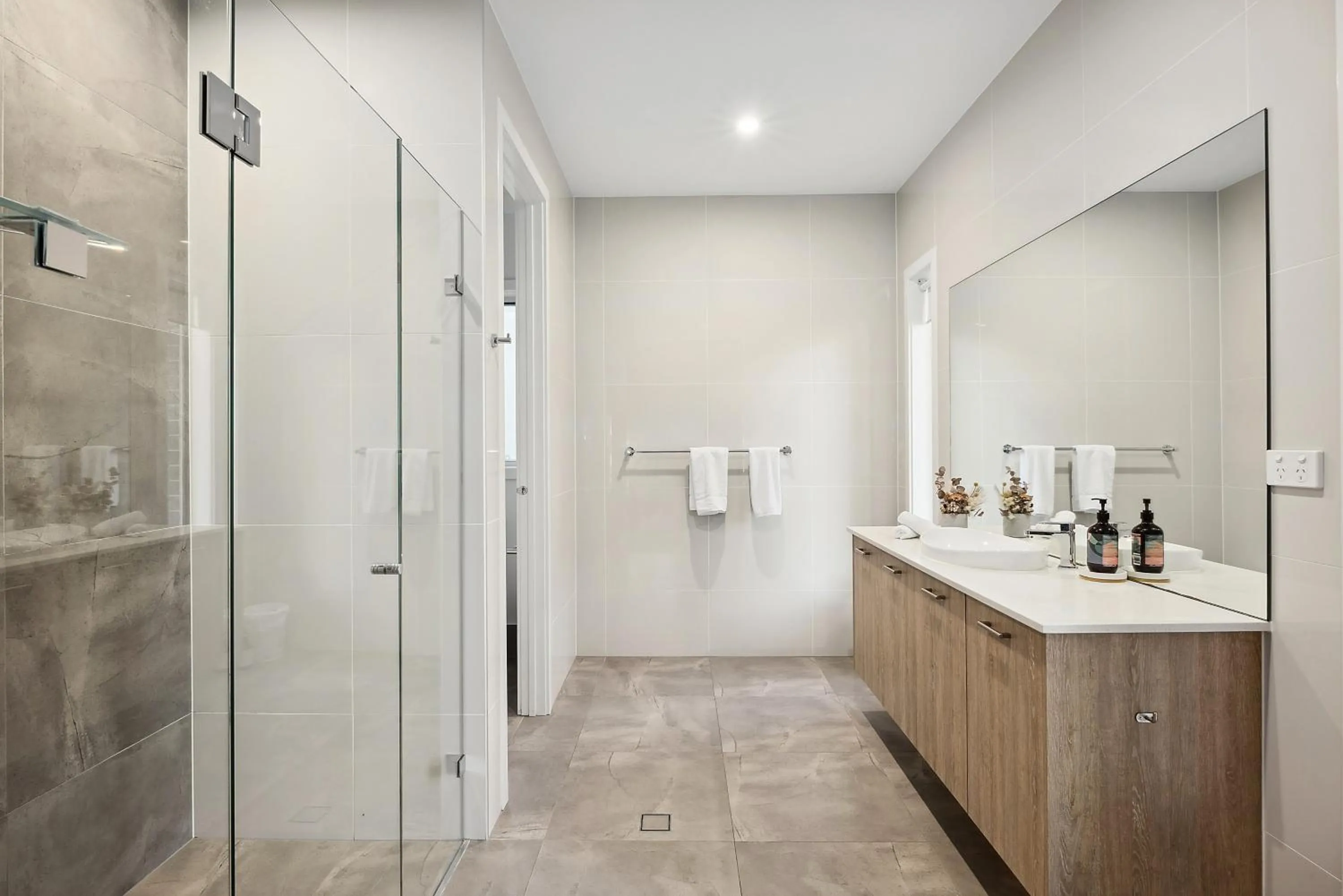 Thistle Hill Guesthouse - walk to many wineries and restaurants