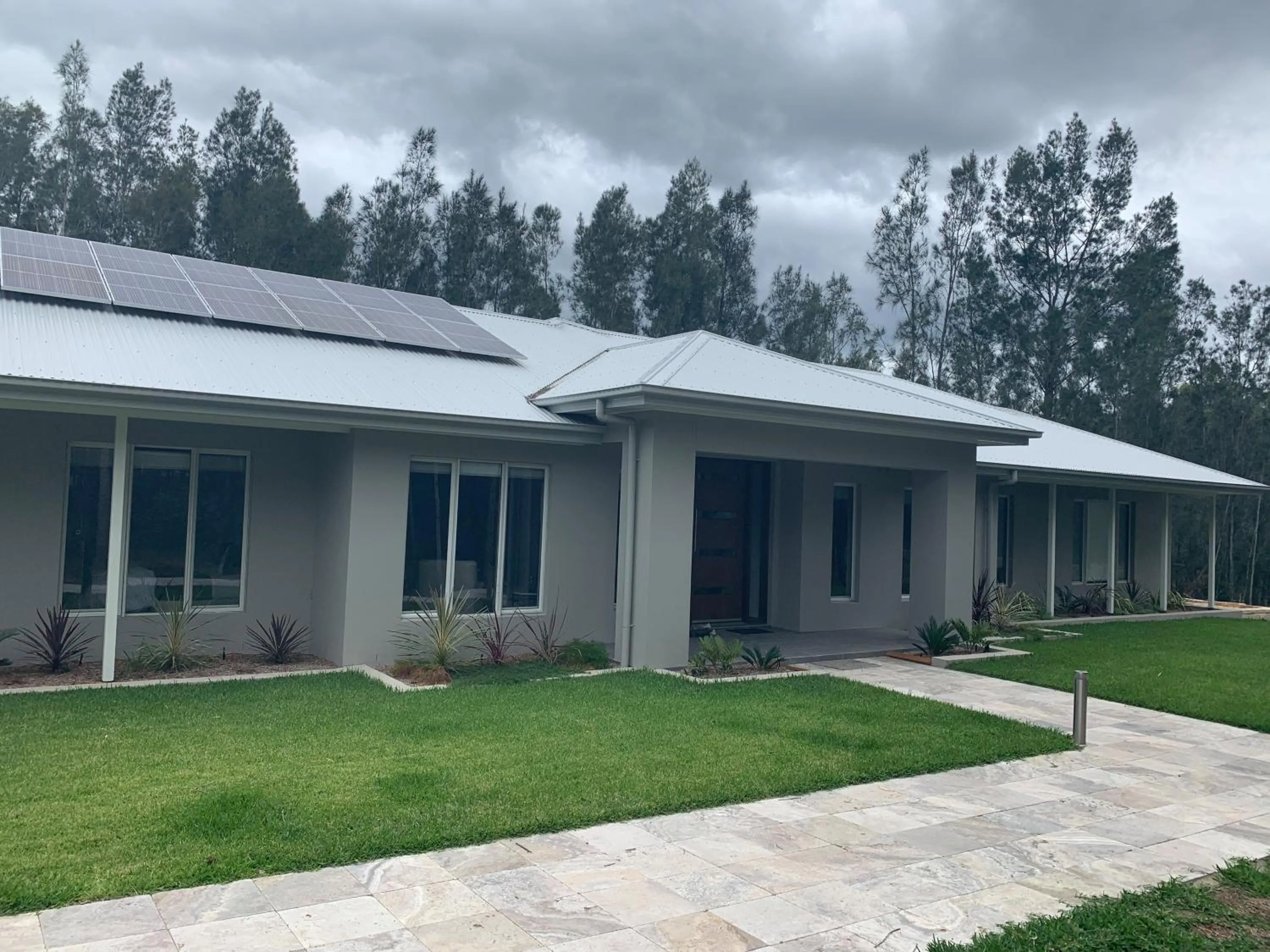 Facade/entrance in Thistle Hill Guesthouse - walk to many wineries and restaurants