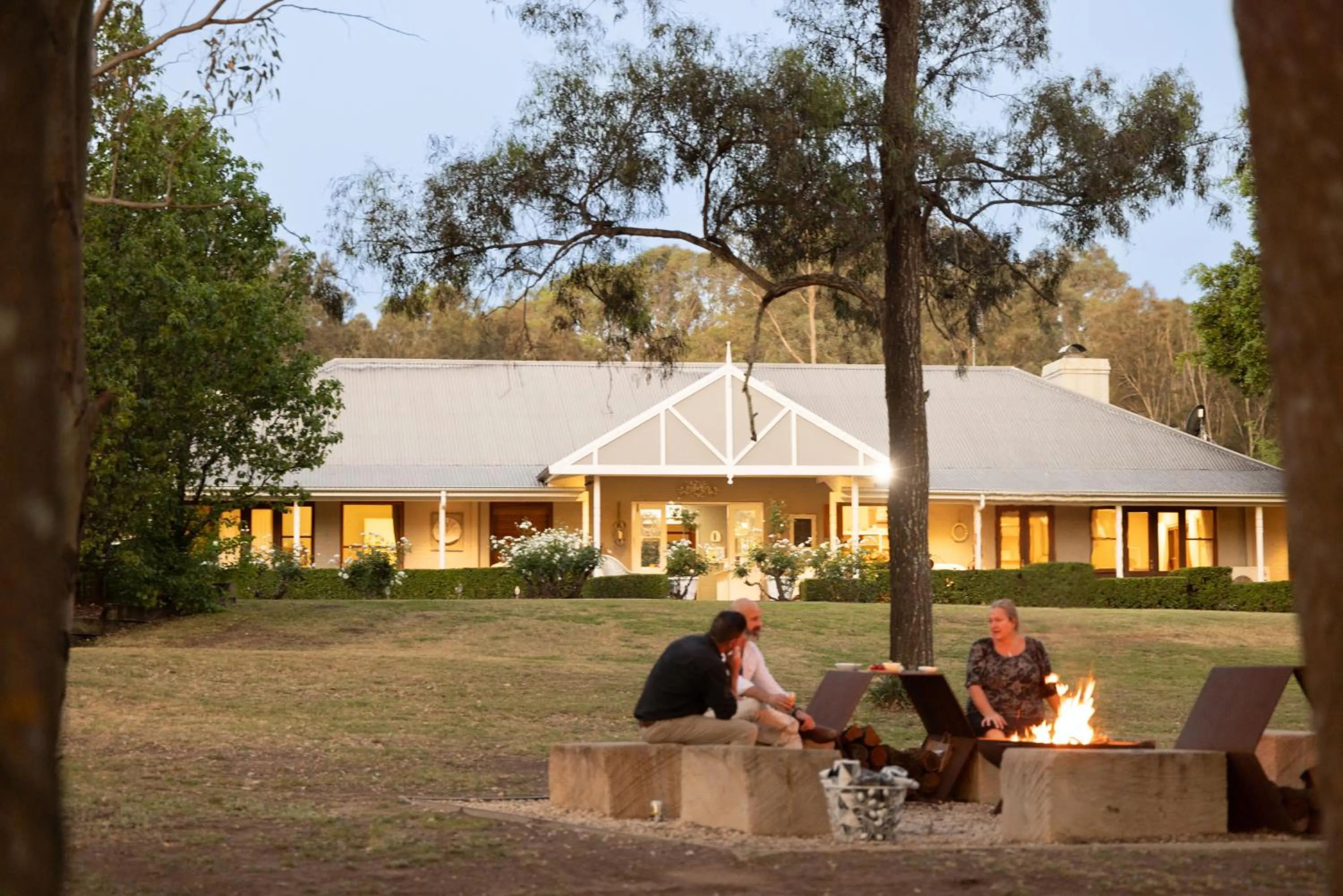 Thistle Hill Guesthouse - walk to many wineries and restaurants