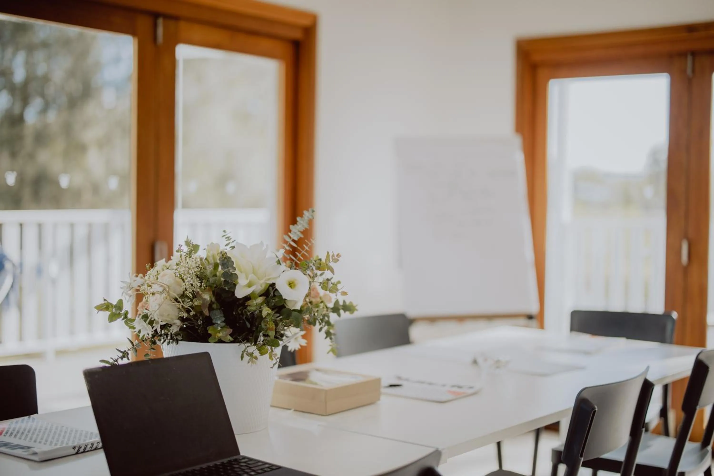 Meeting/conference room in Thistle Hill Guesthouse - walk to many wineries and restaurants