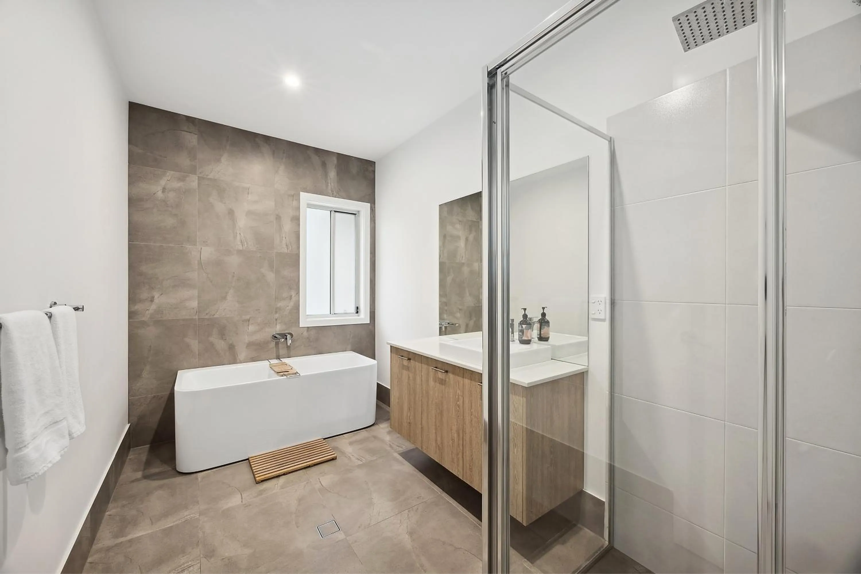 Thistle Hill Guesthouse - walk to many wineries and restaurants