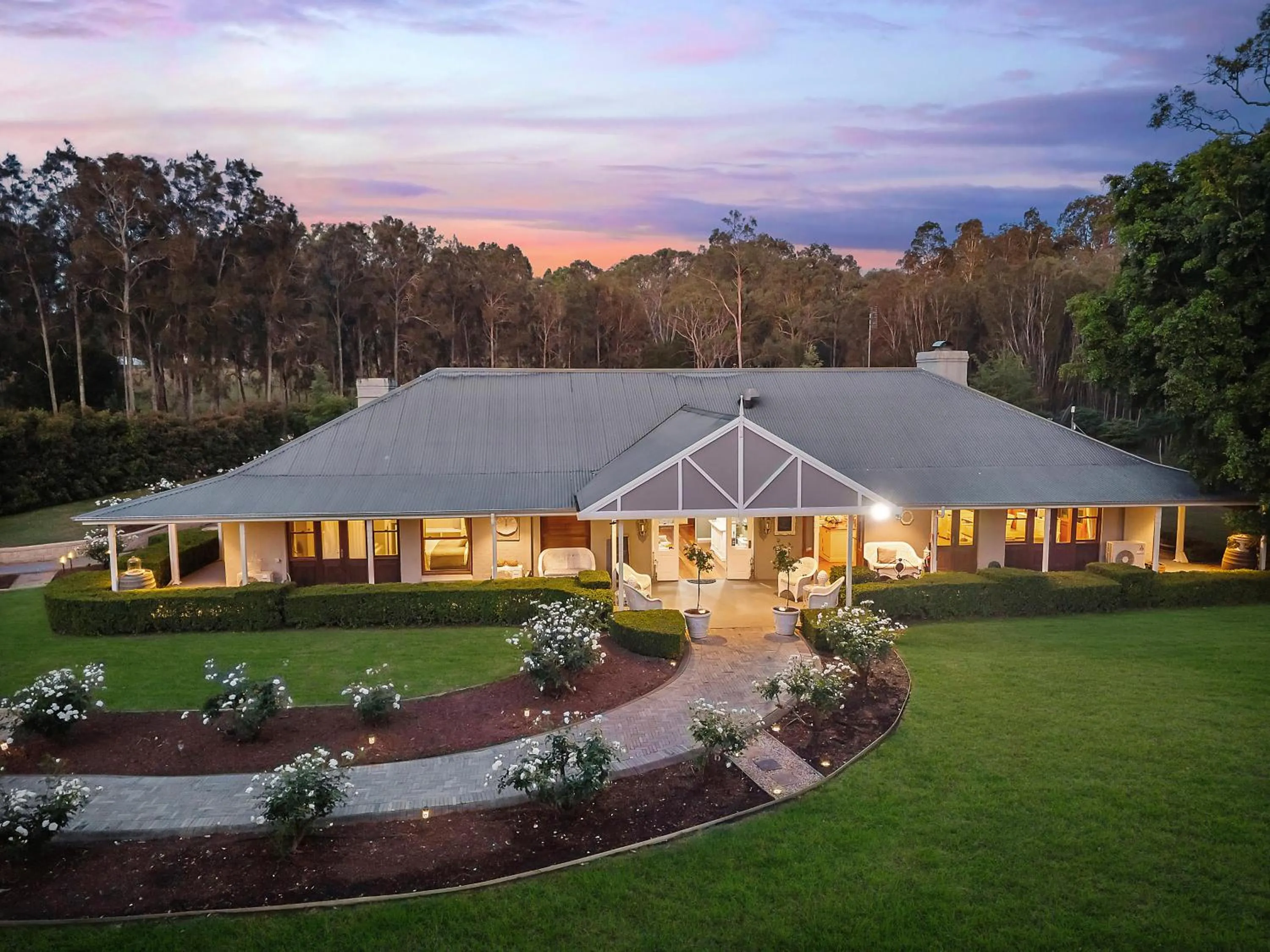 Thistle Hill Guesthouse - walk to many wineries and restaurants