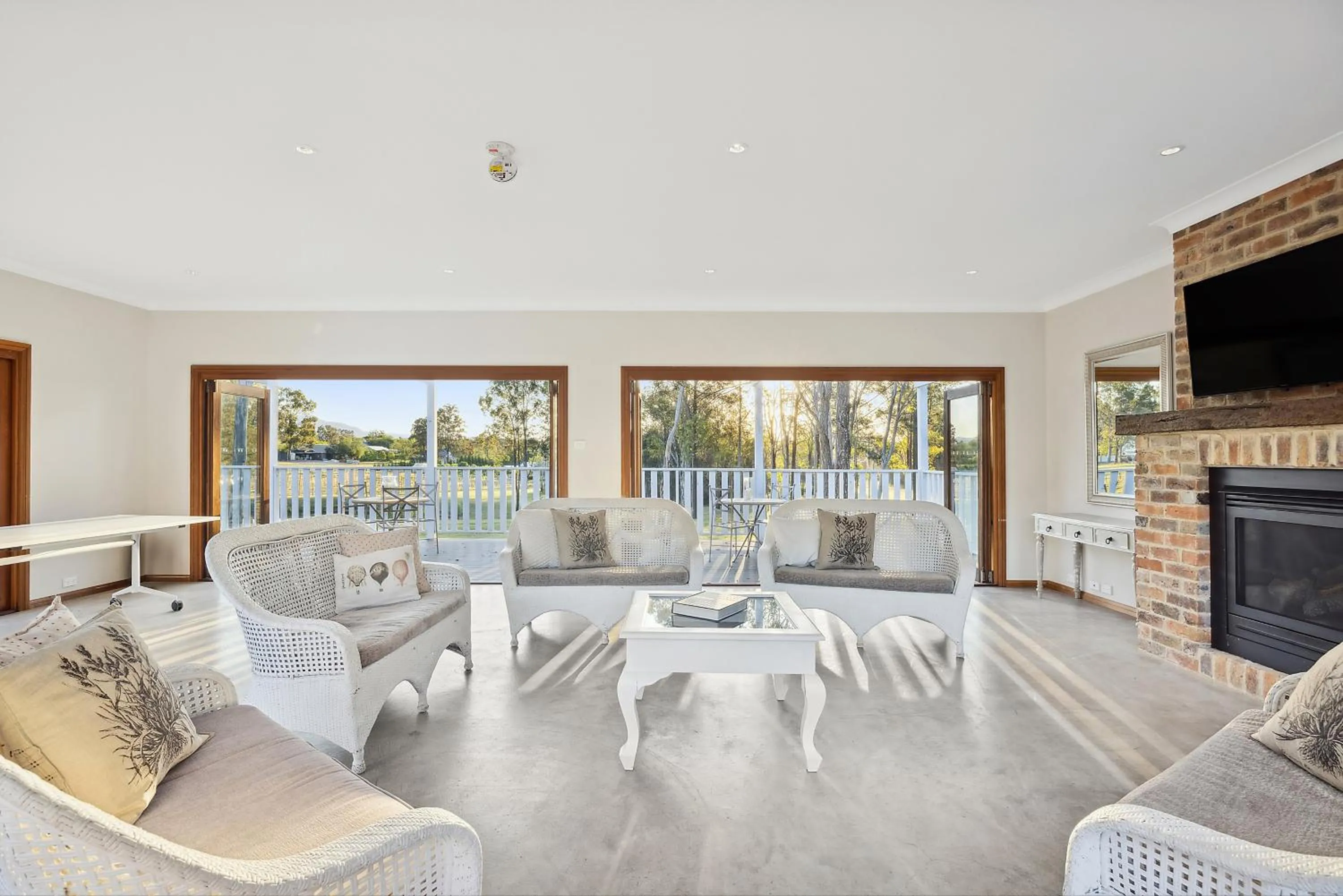 Thistle Hill Guesthouse - walk to many wineries and restaurants