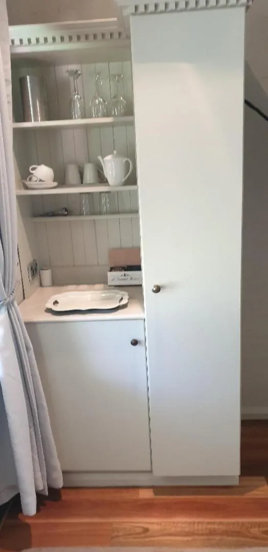 Kitchen or kitchenette in Thistle Hill Guesthouse - walk to many wineries and restaurants