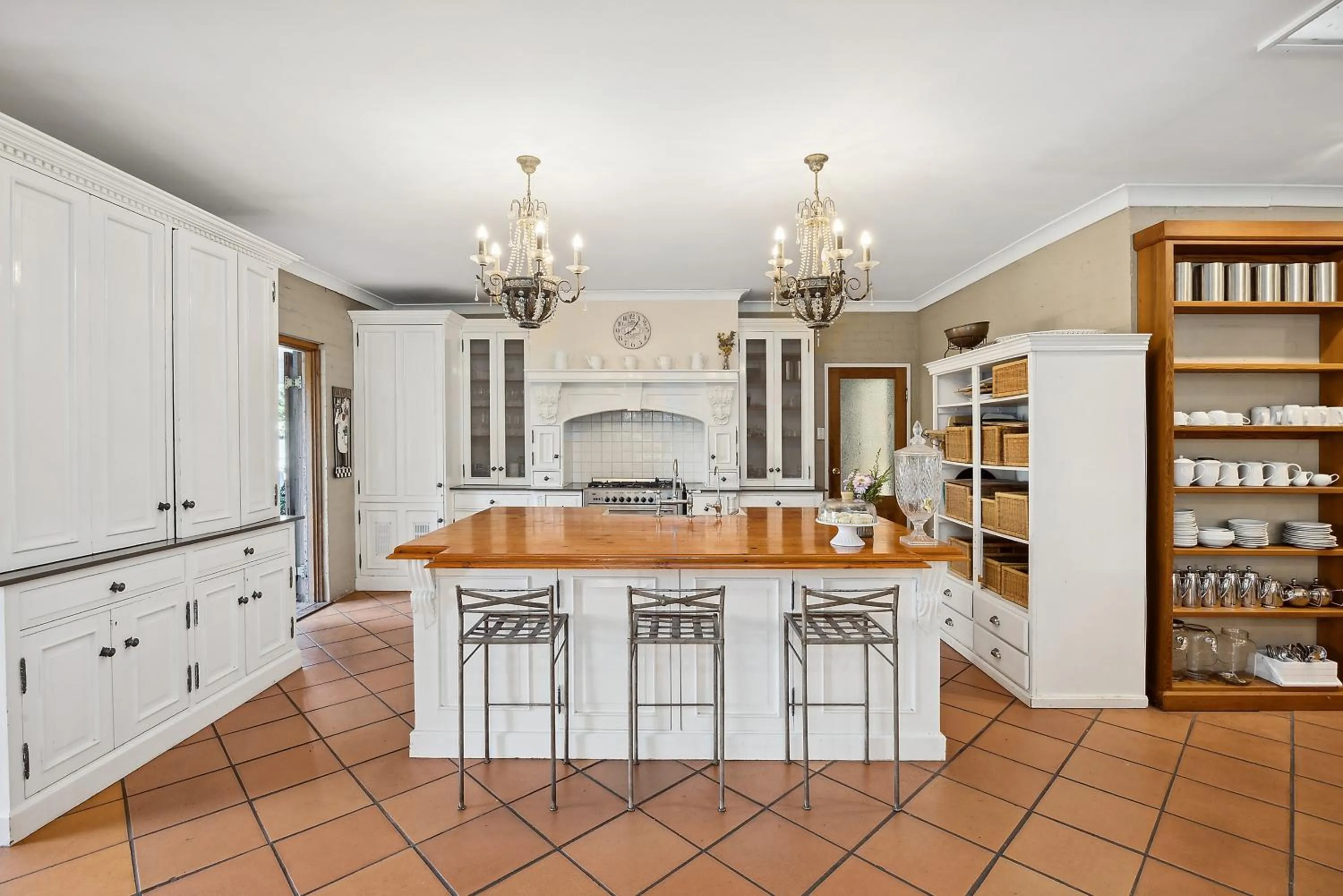 Thistle Hill Guesthouse - walk to many wineries and restaurants