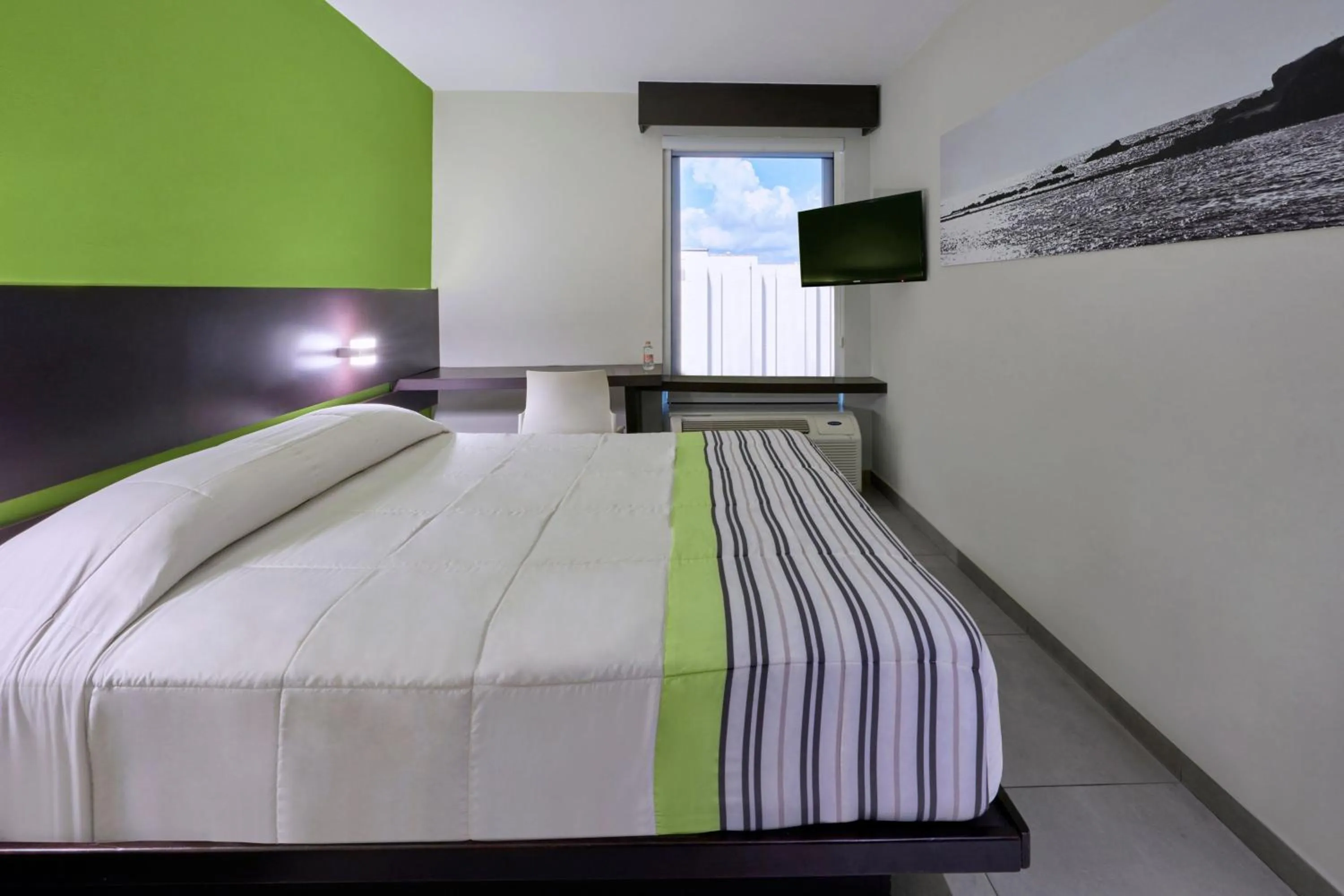 Bedroom, Bed in City Express Junior by Marriott Cancun