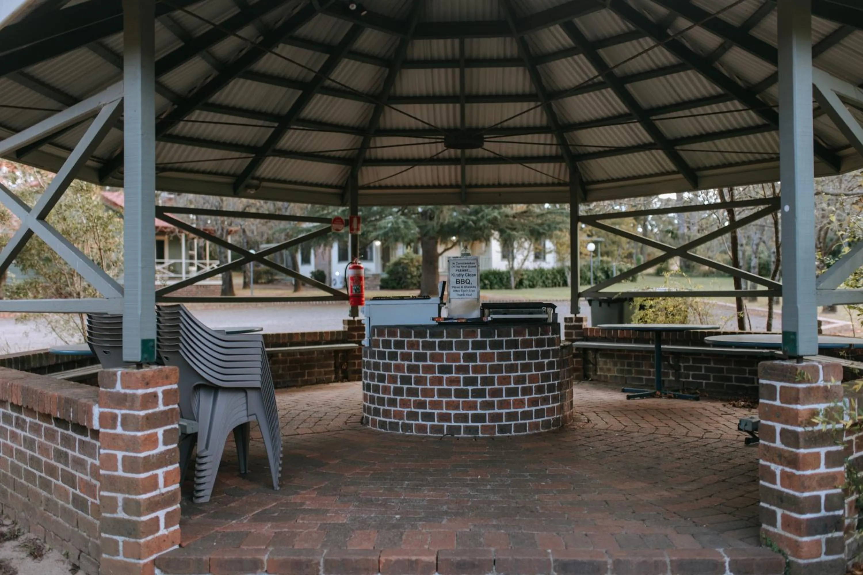 BBQ facilities in Federation Gardens & Possums Hideaway