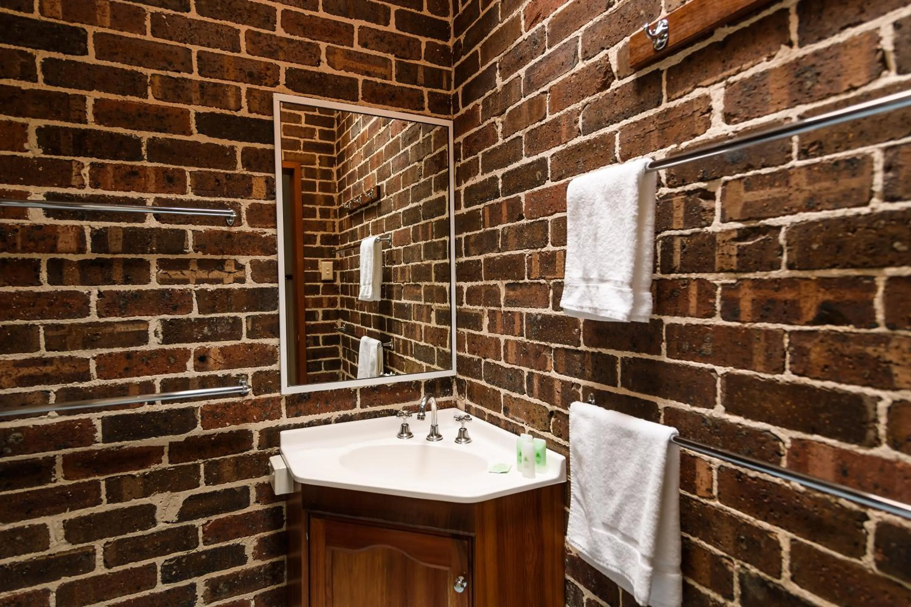 Bathroom in Federation Gardens & Possums Hideaway