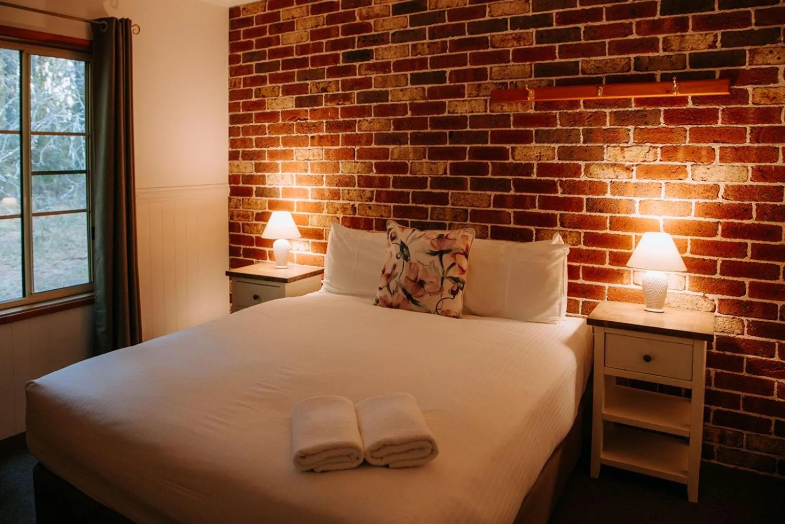 Bed in Federation Gardens & Possums Hideaway