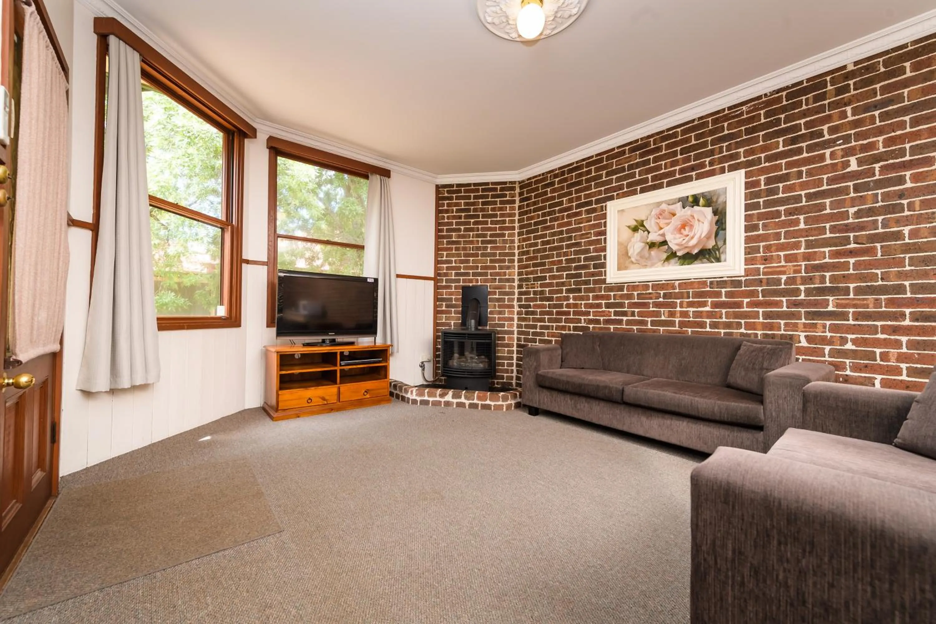 TV and multimedia in Federation Gardens & Possums Hideaway