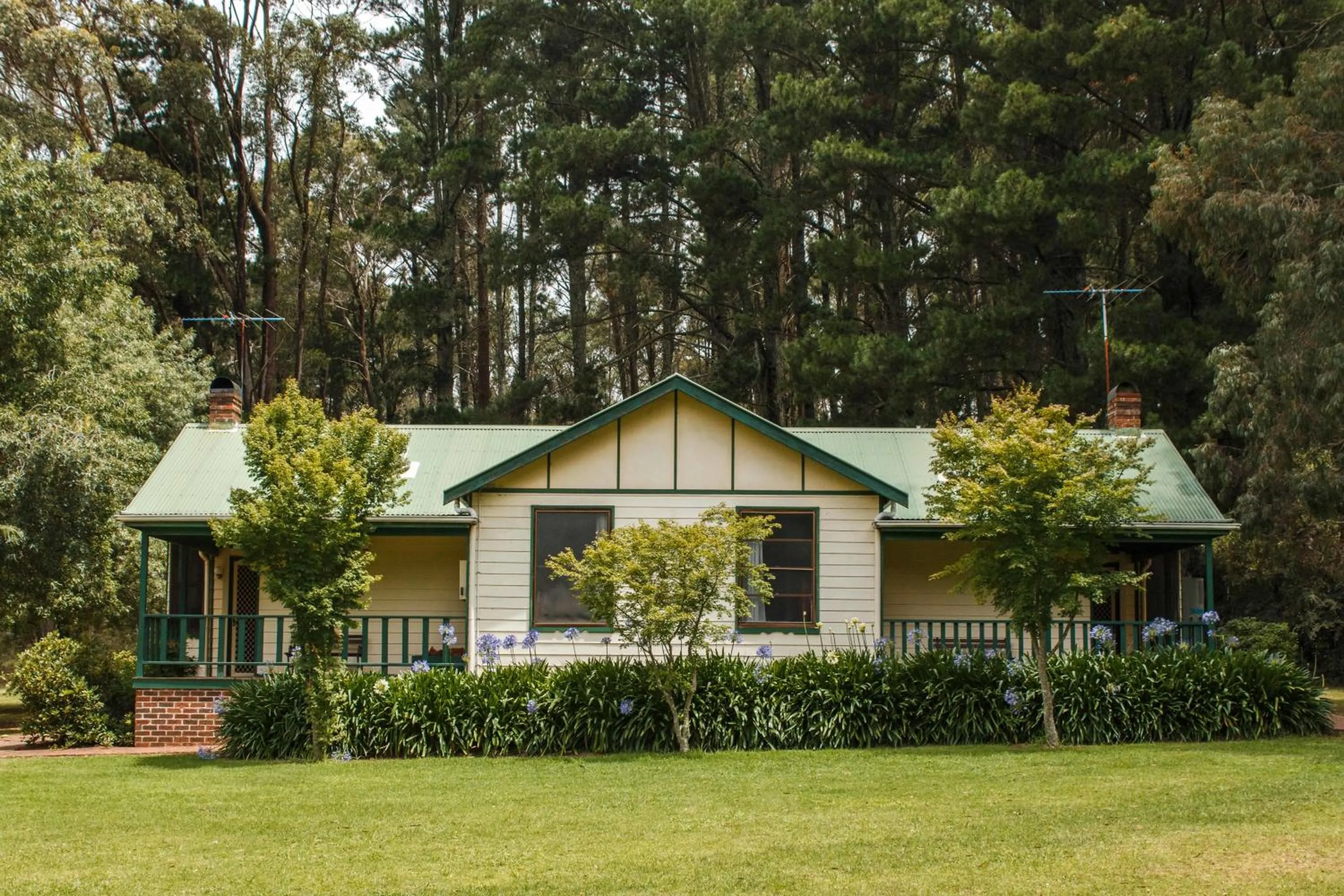 Property building in Federation Gardens & Possums Hideaway