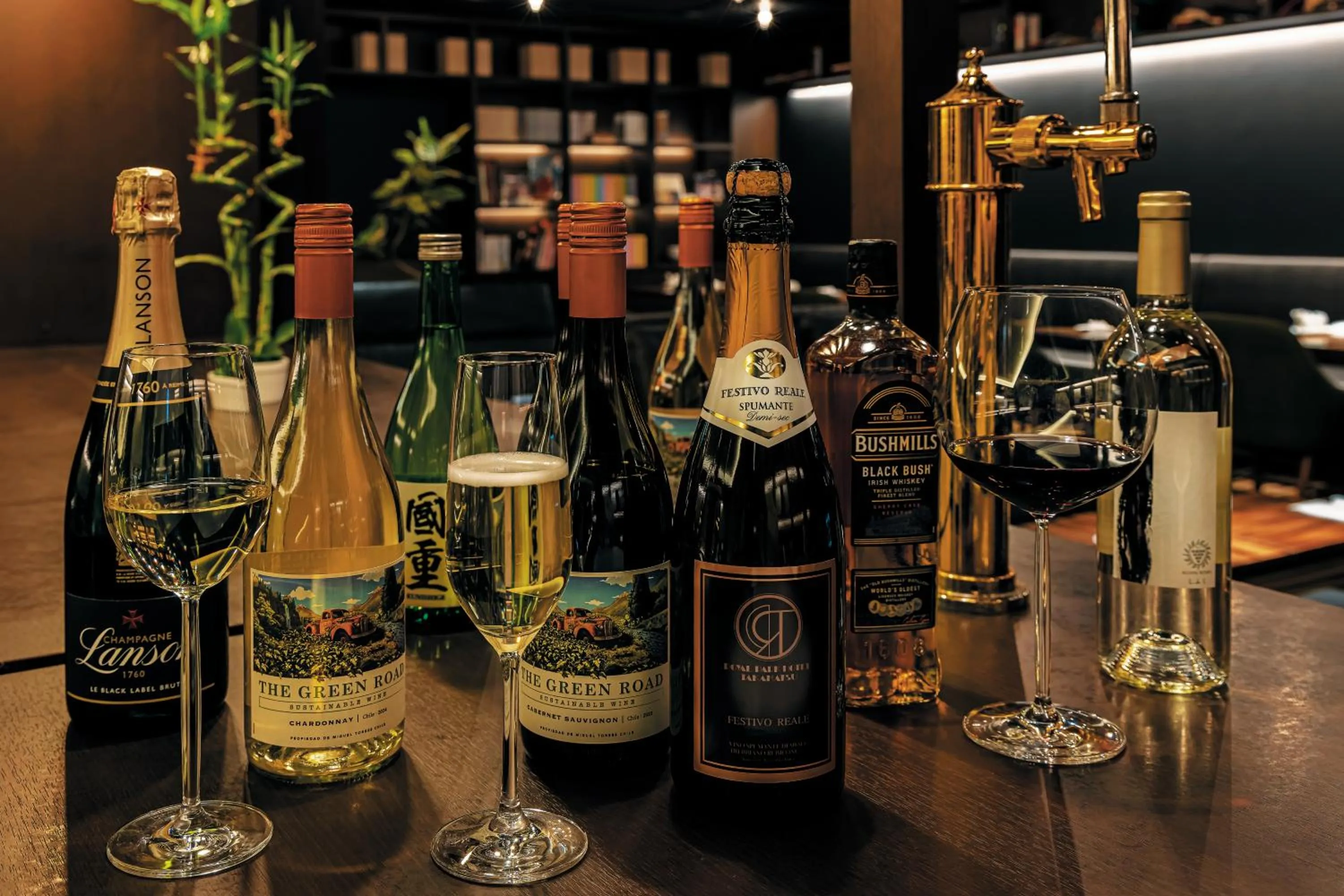 Lounge or bar in Royal Park Hotel Takamatsu