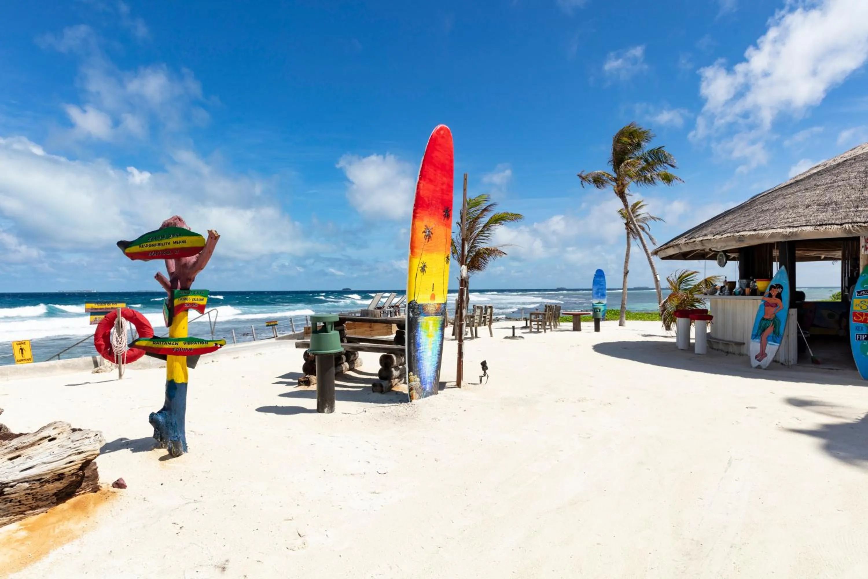 Lounge or bar in Niyama Private Islands Maldives