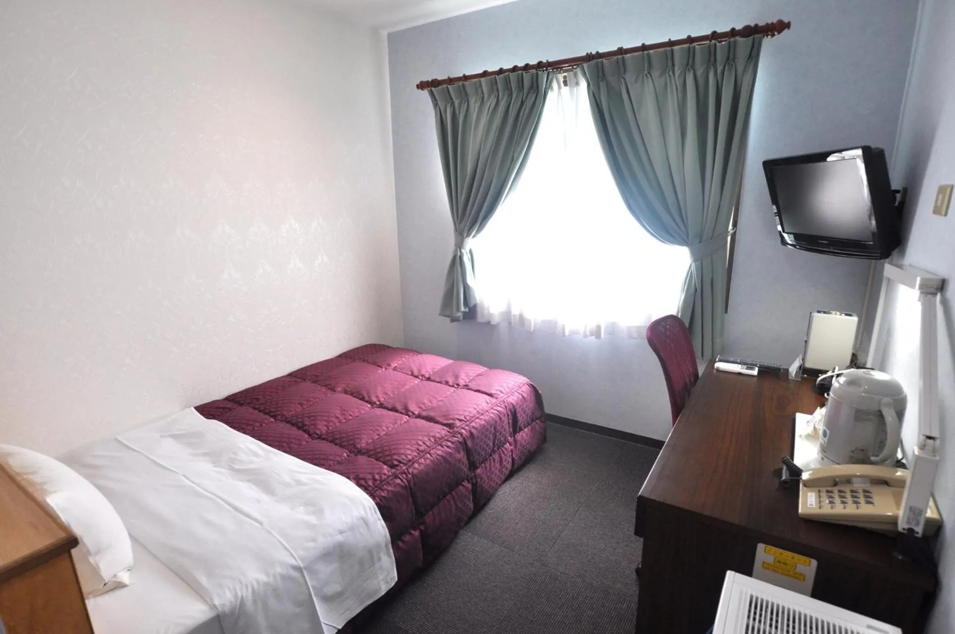 Photo of the whole room, Bed in Futsukaichi Green Hotel