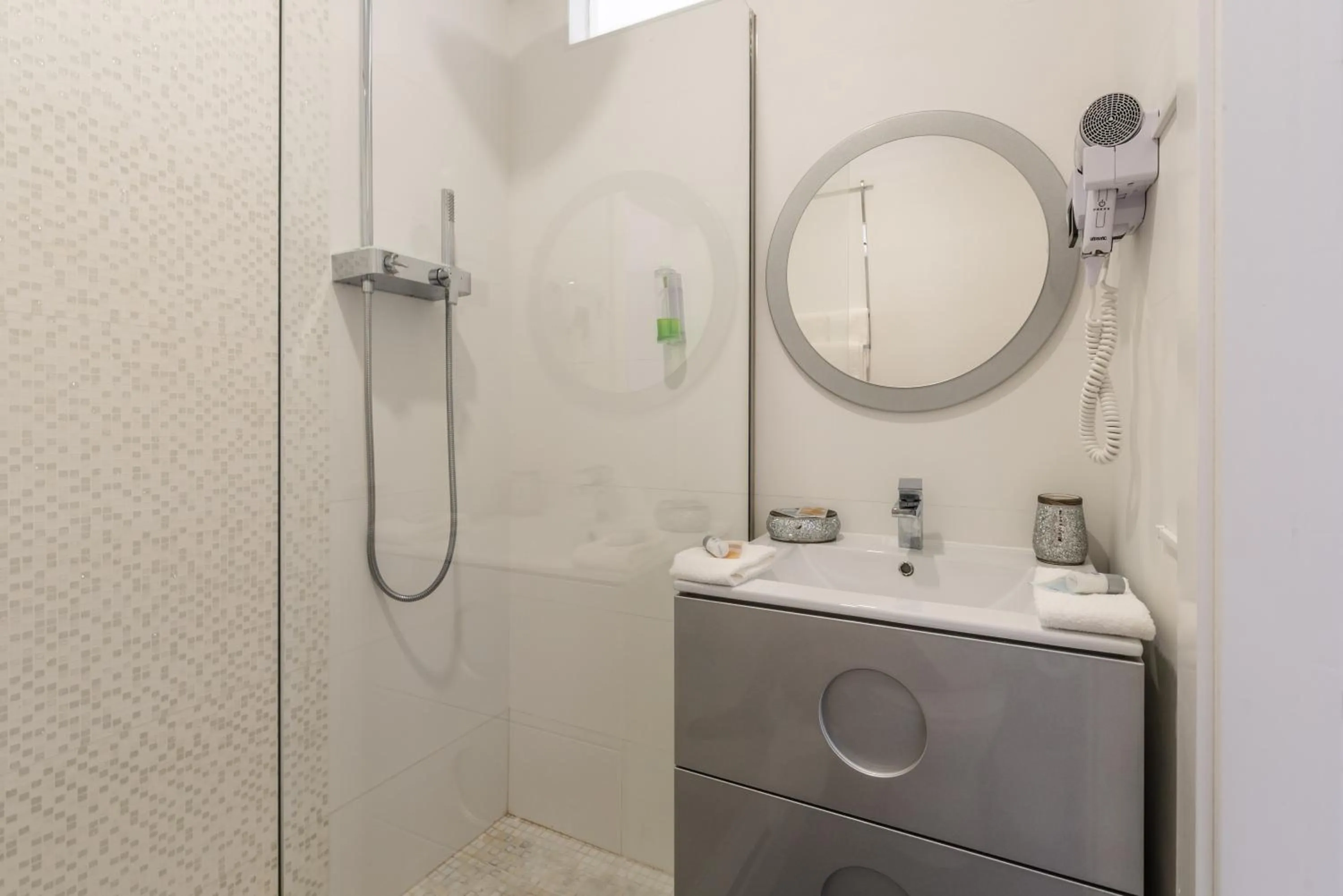 Shower in Suites @ Portarade