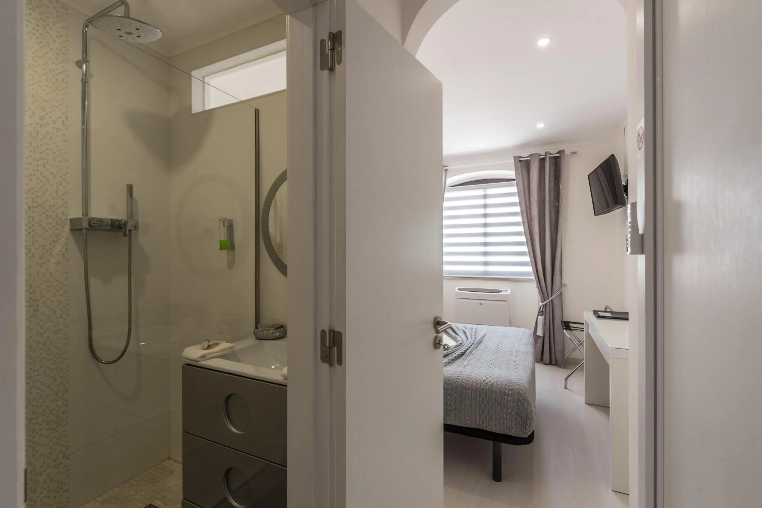 Bed in Suites @ Portarade