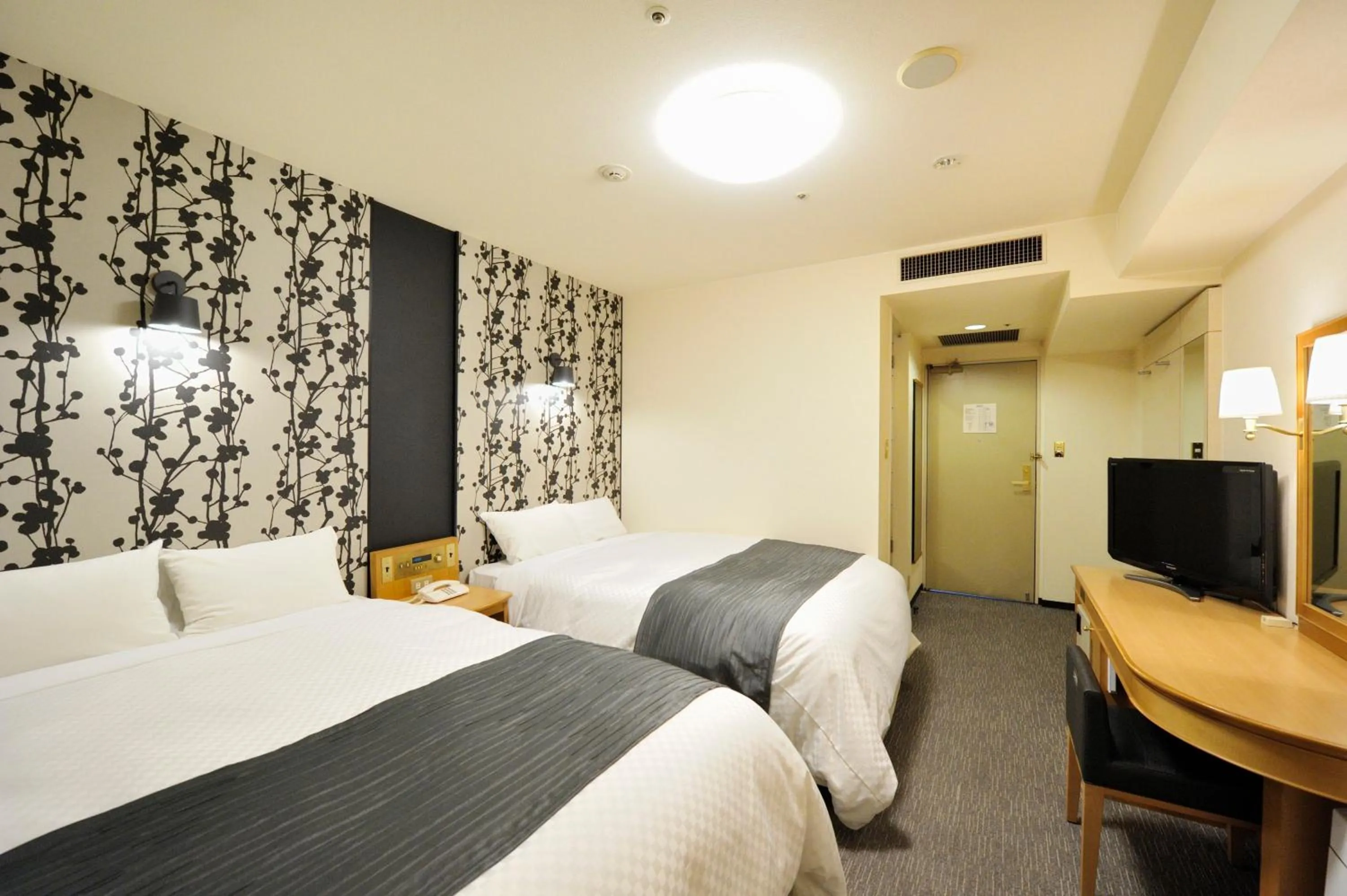 Photo of the whole room, Bed in Court Hotel Shin-Yokohama