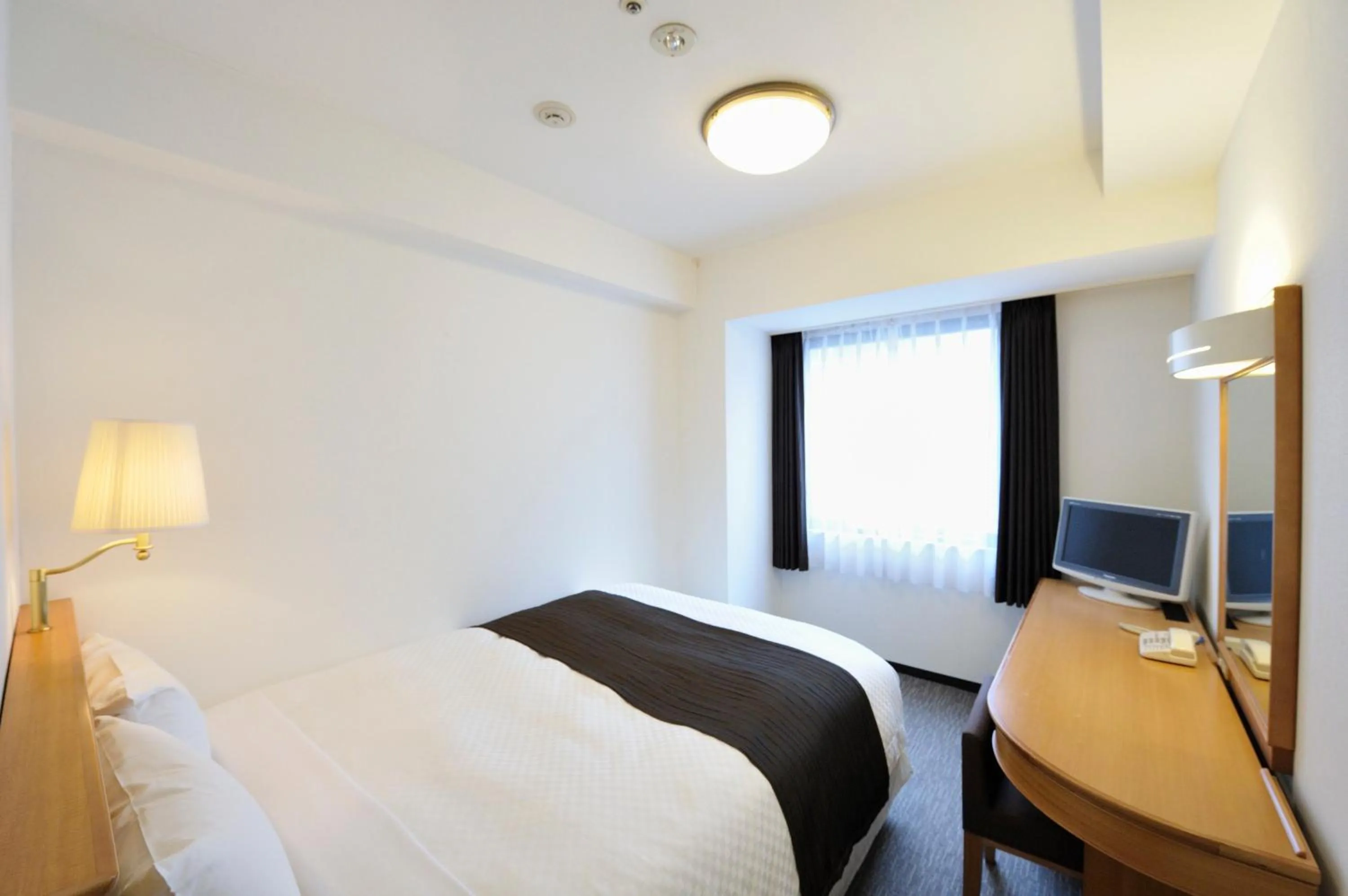 Photo of the whole room, Bed in Court Hotel Shin-Yokohama