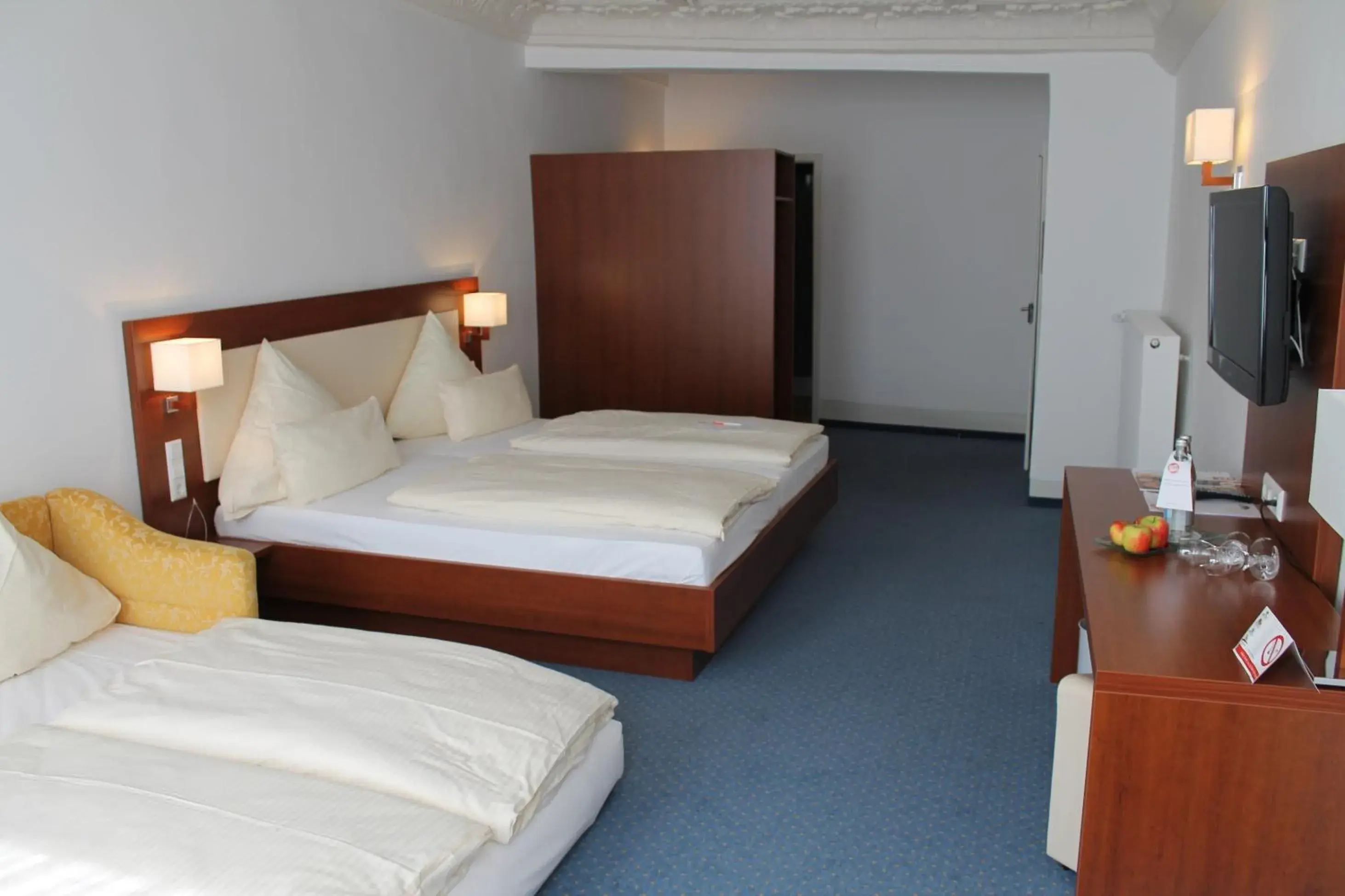 Superior Quadruple Room in Stadt-gut-Hotel Gasthof Goldener Adler Superior Quadruple Room in Stadt-gut-Hotel Gasthof Goldener Adler