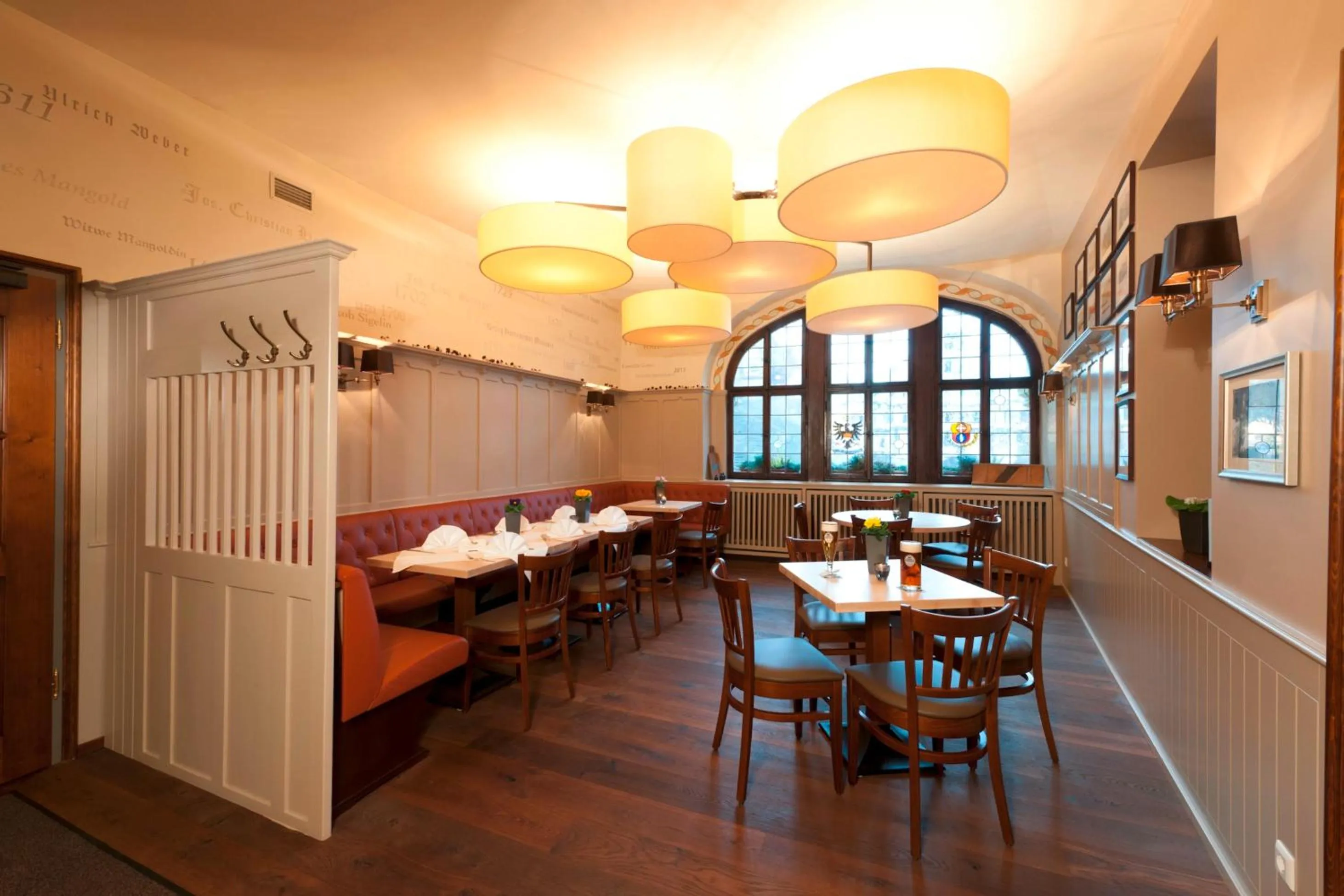 Restaurant/places to eat in Stadt-gut-Hotel Gasthof Goldener Adler
