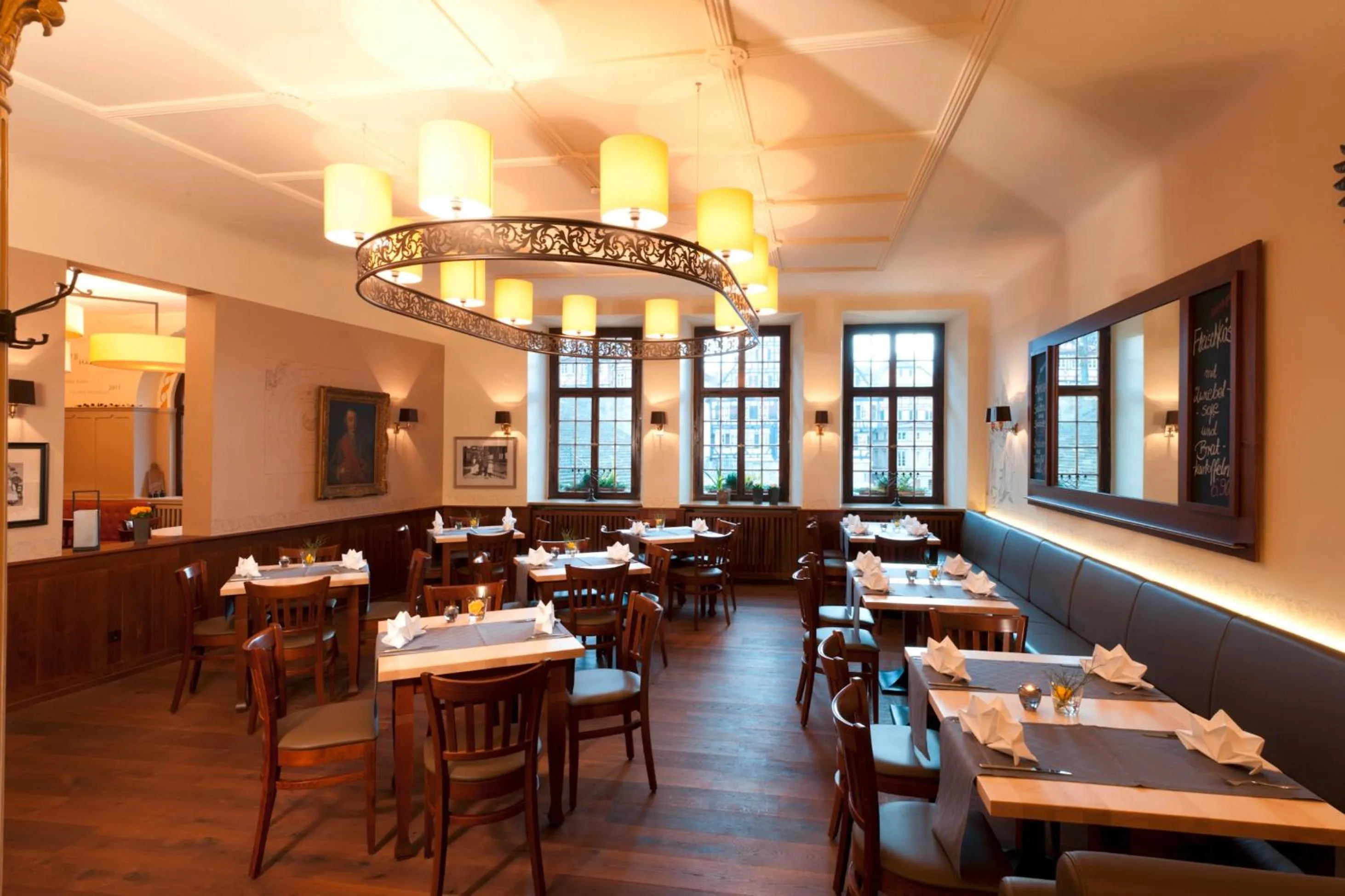 Restaurant/places to eat in Stadt-gut-Hotel Gasthof Goldener Adler