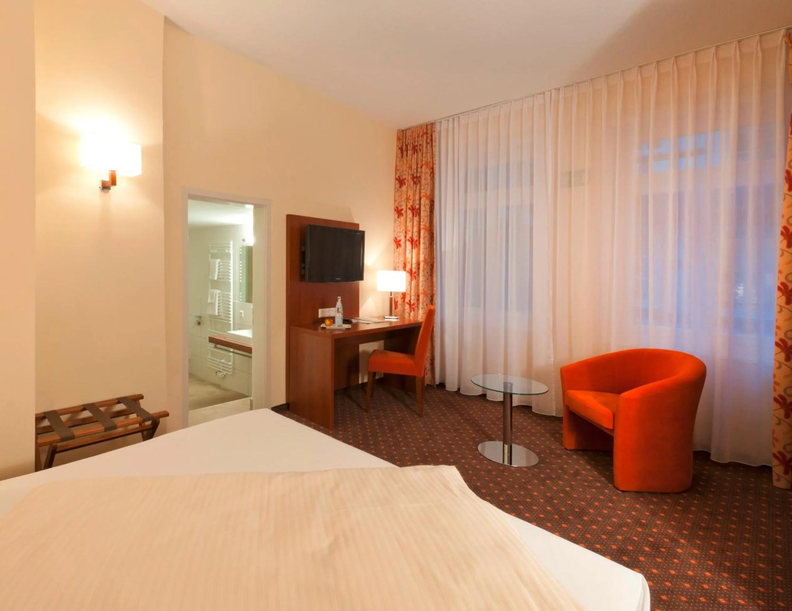 Photo of the whole room, Bed in Stadt-gut-Hotel Gasthof Goldener Adler