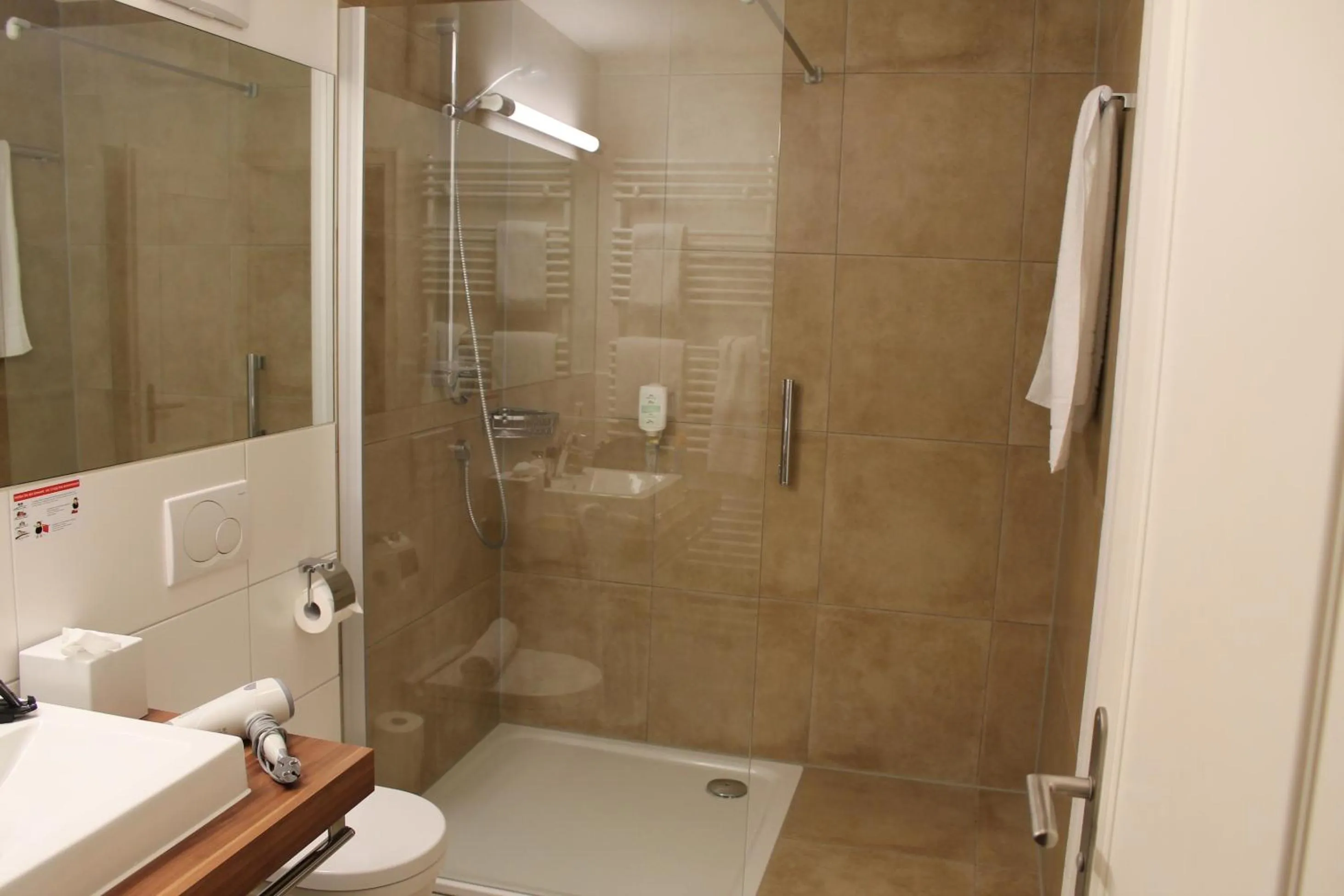 Bathroom in Stadt-gut-Hotel Gasthof Goldener Adler