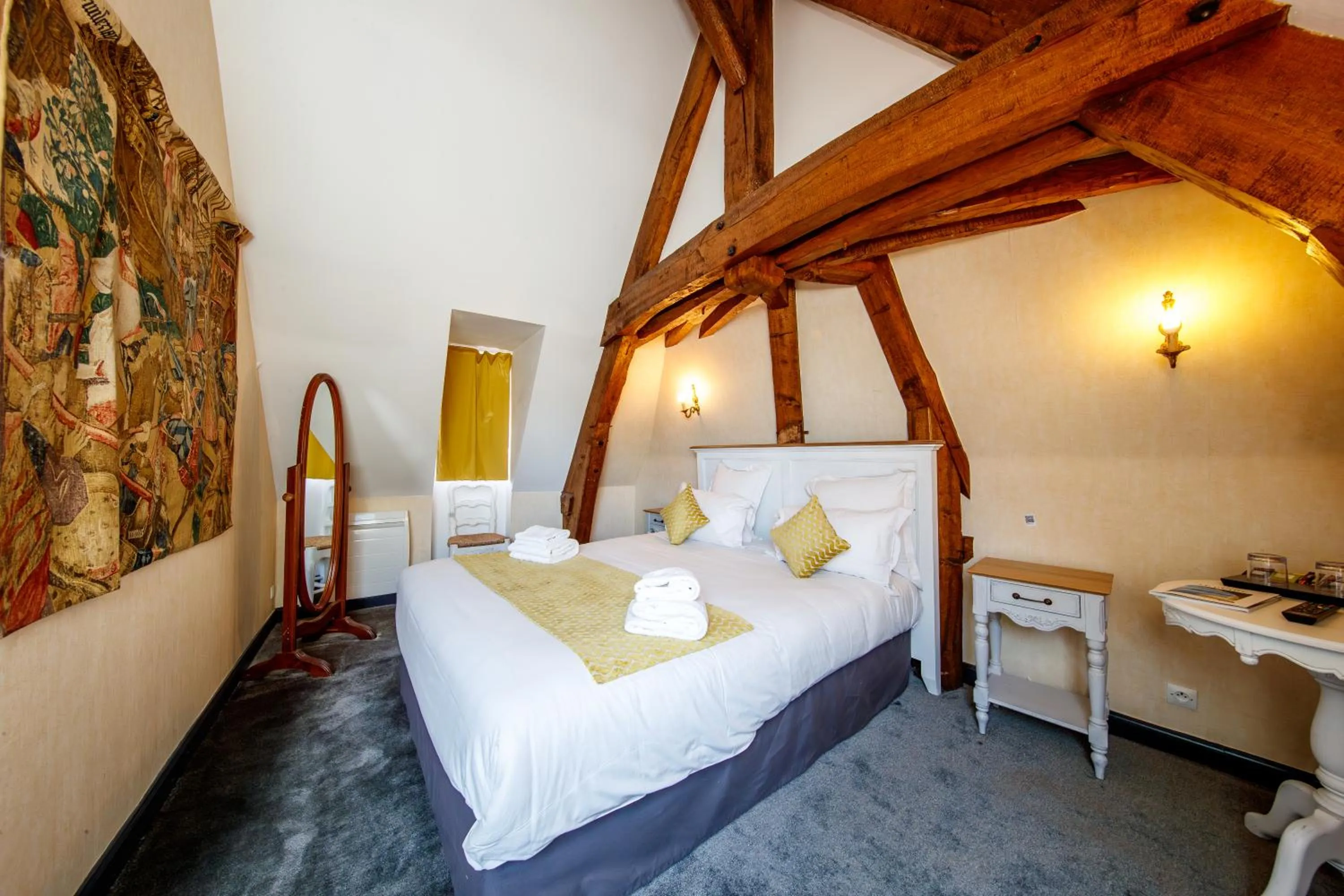 Bed in Domaine de Presle Saumur, The Originals Relais