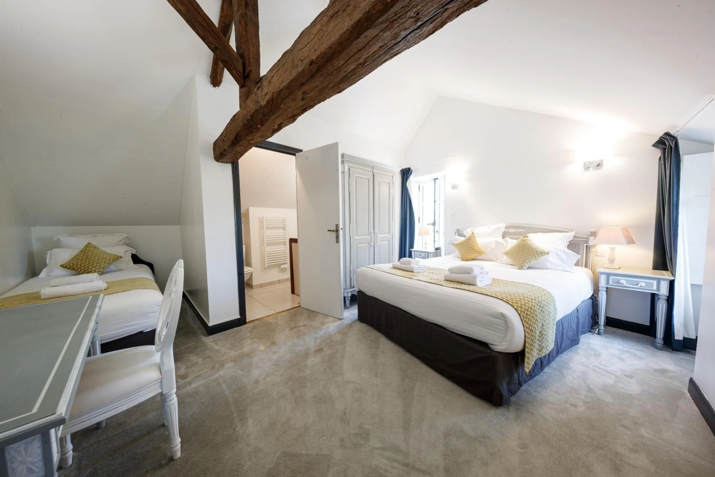 Bed in Domaine de Presle Saumur, The Originals Relais