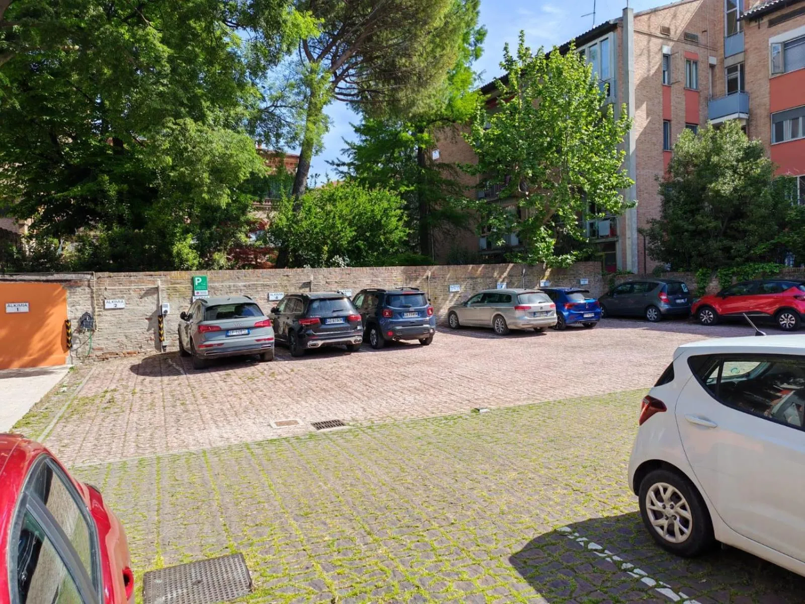 Parking in Alkimia Smart Rooms