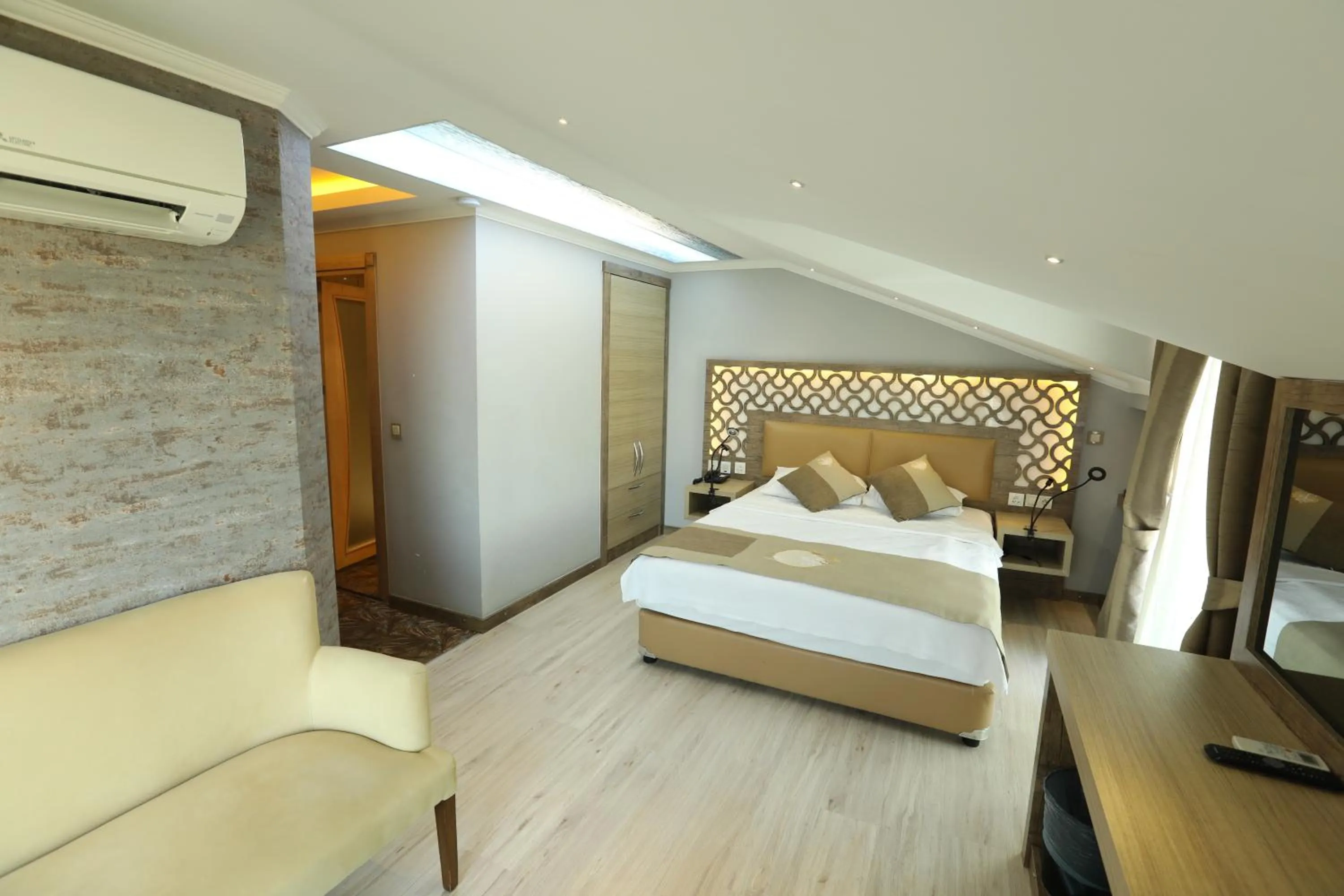 Bed in Unluselek Hotel