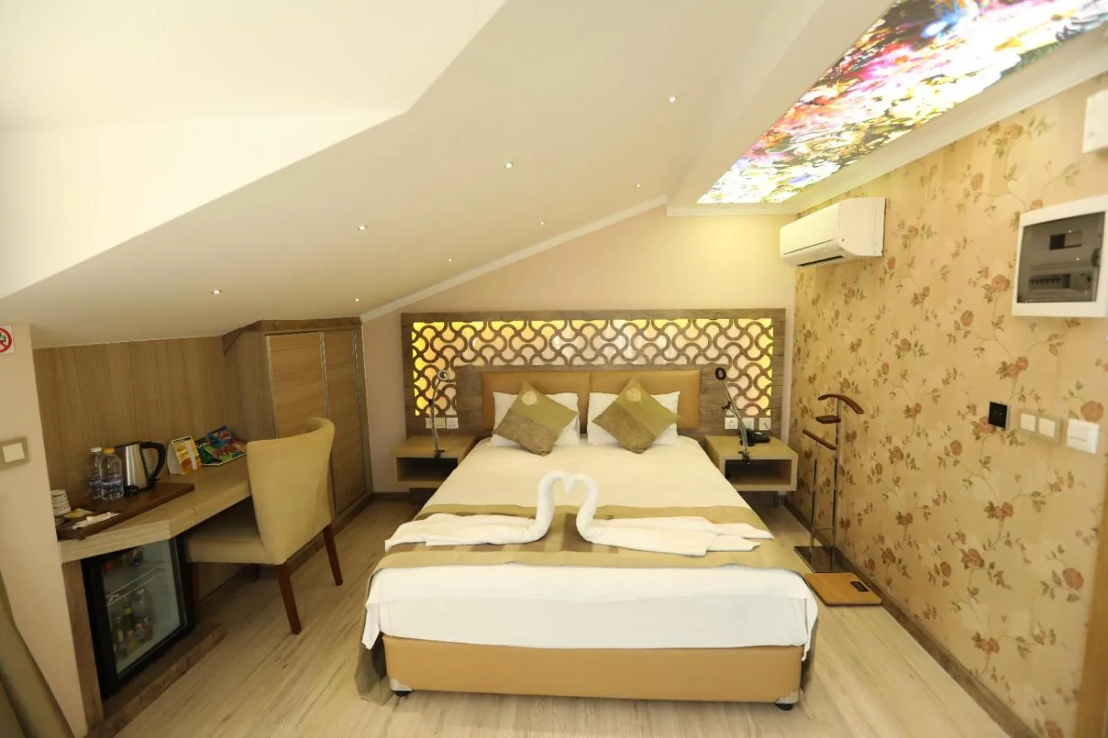 Bed in Unluselek Hotel