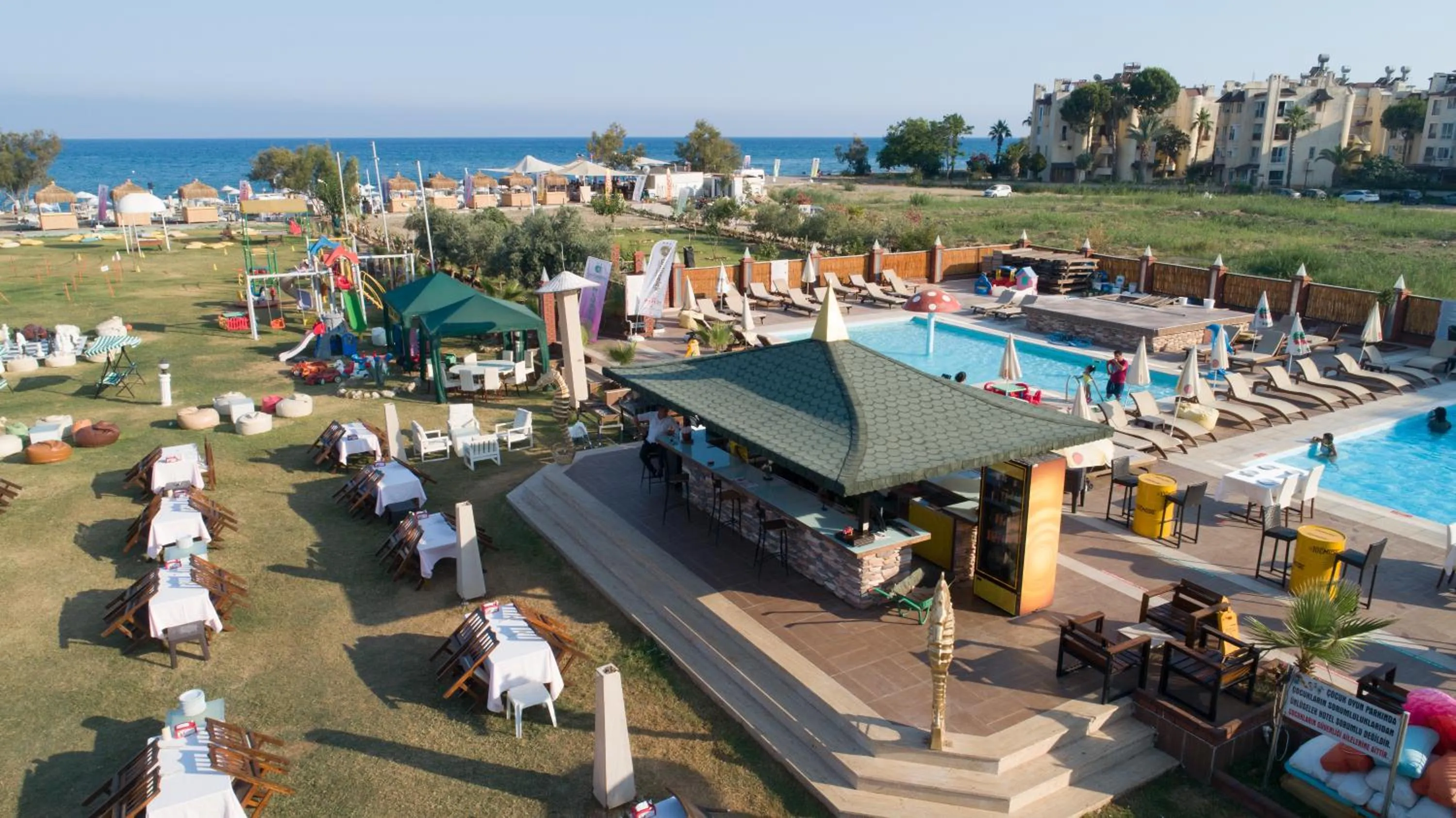 Restaurant/places to eat in Unluselek Hotel