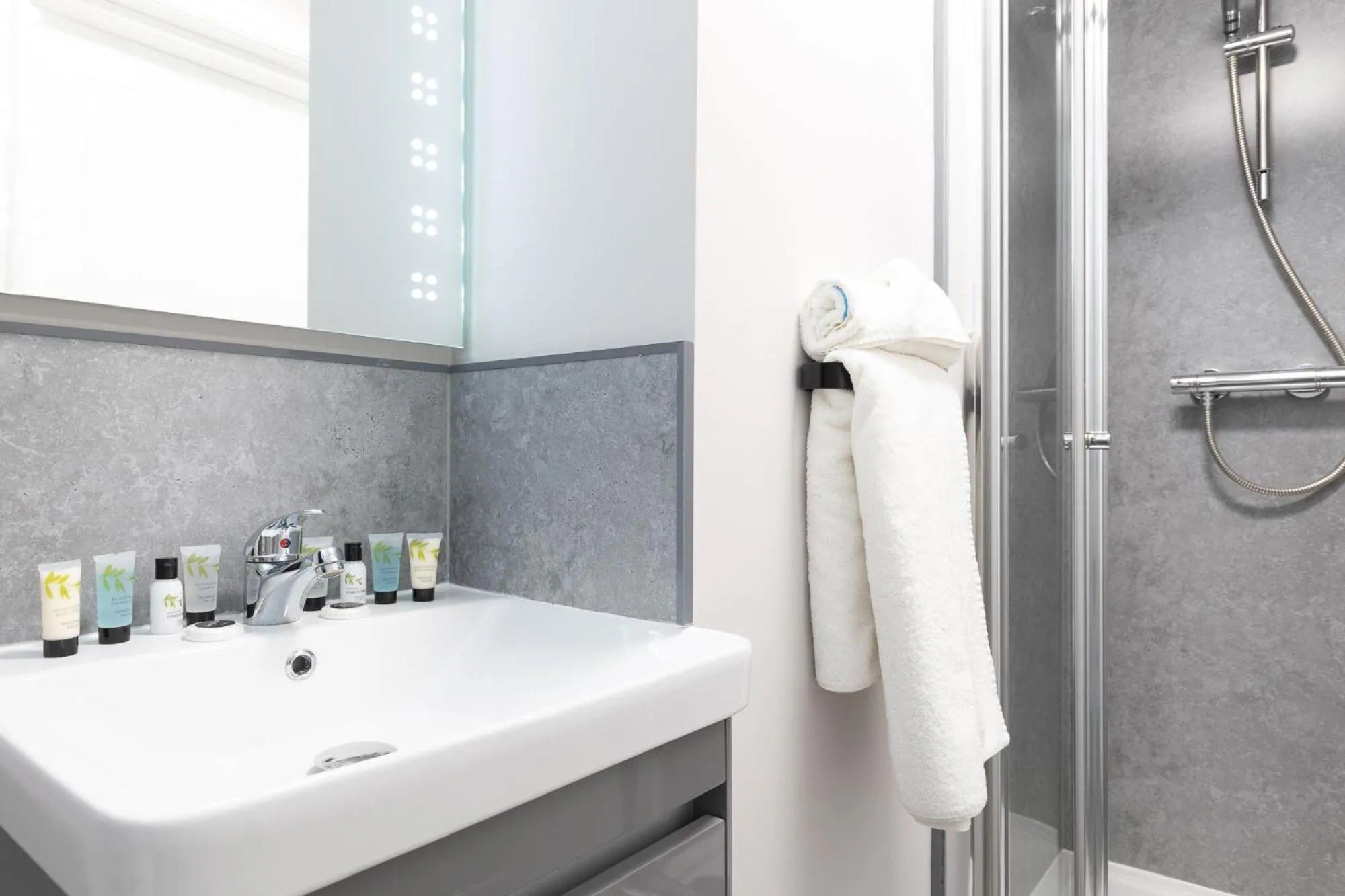 Bathroom in The Clarence Gardens Hotel, BW Signature Collection