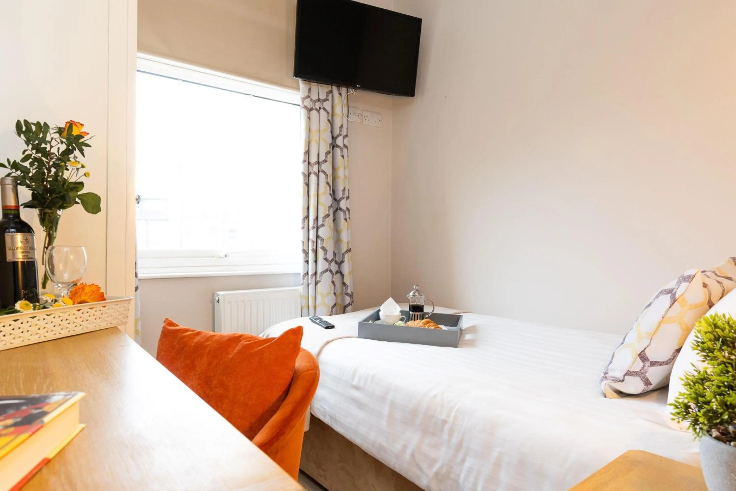 Bedroom, Bed in The Clarence Gardens Hotel, BW Signature Collection