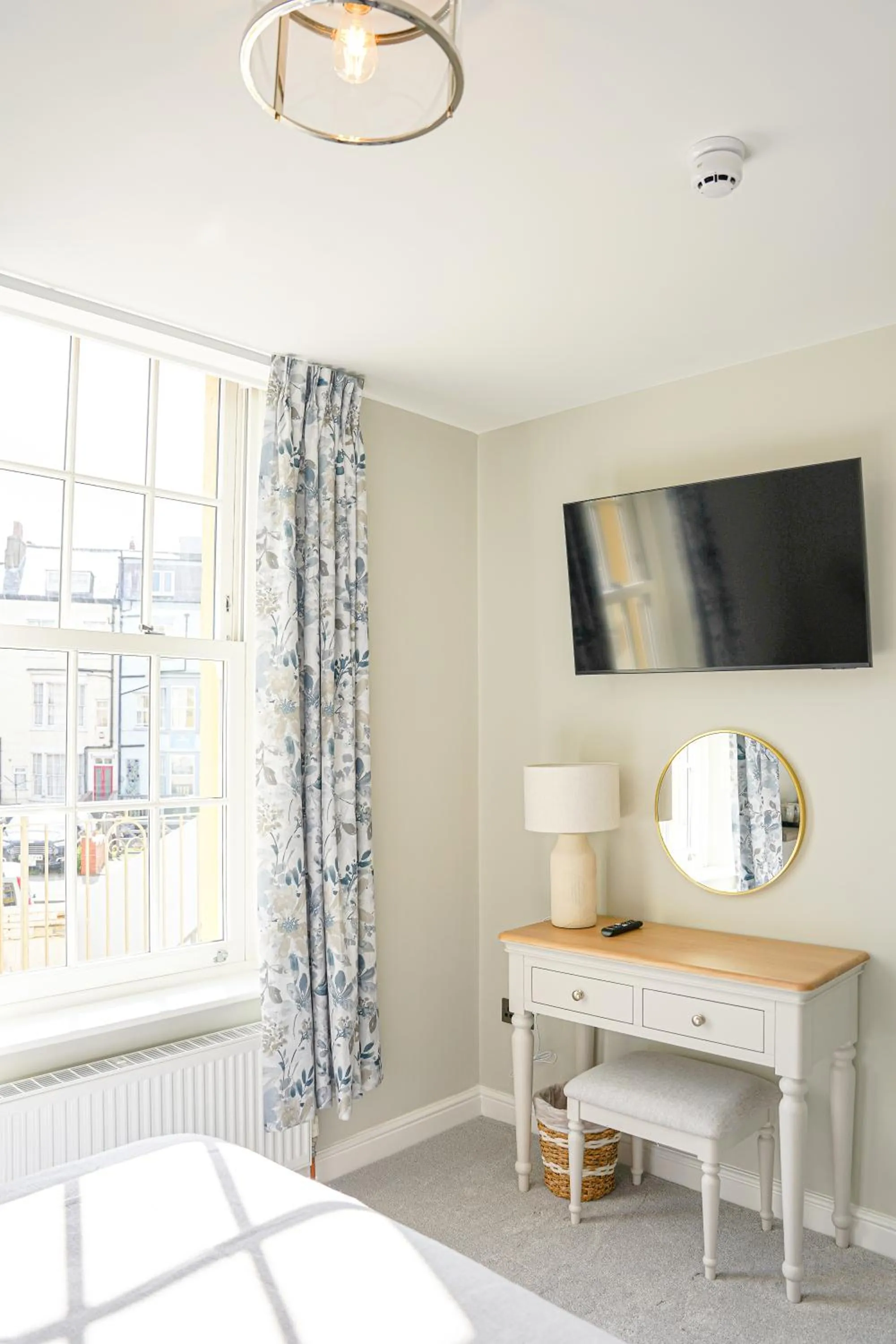 TV and multimedia in The Clarence Gardens Hotel, BW Signature Collection