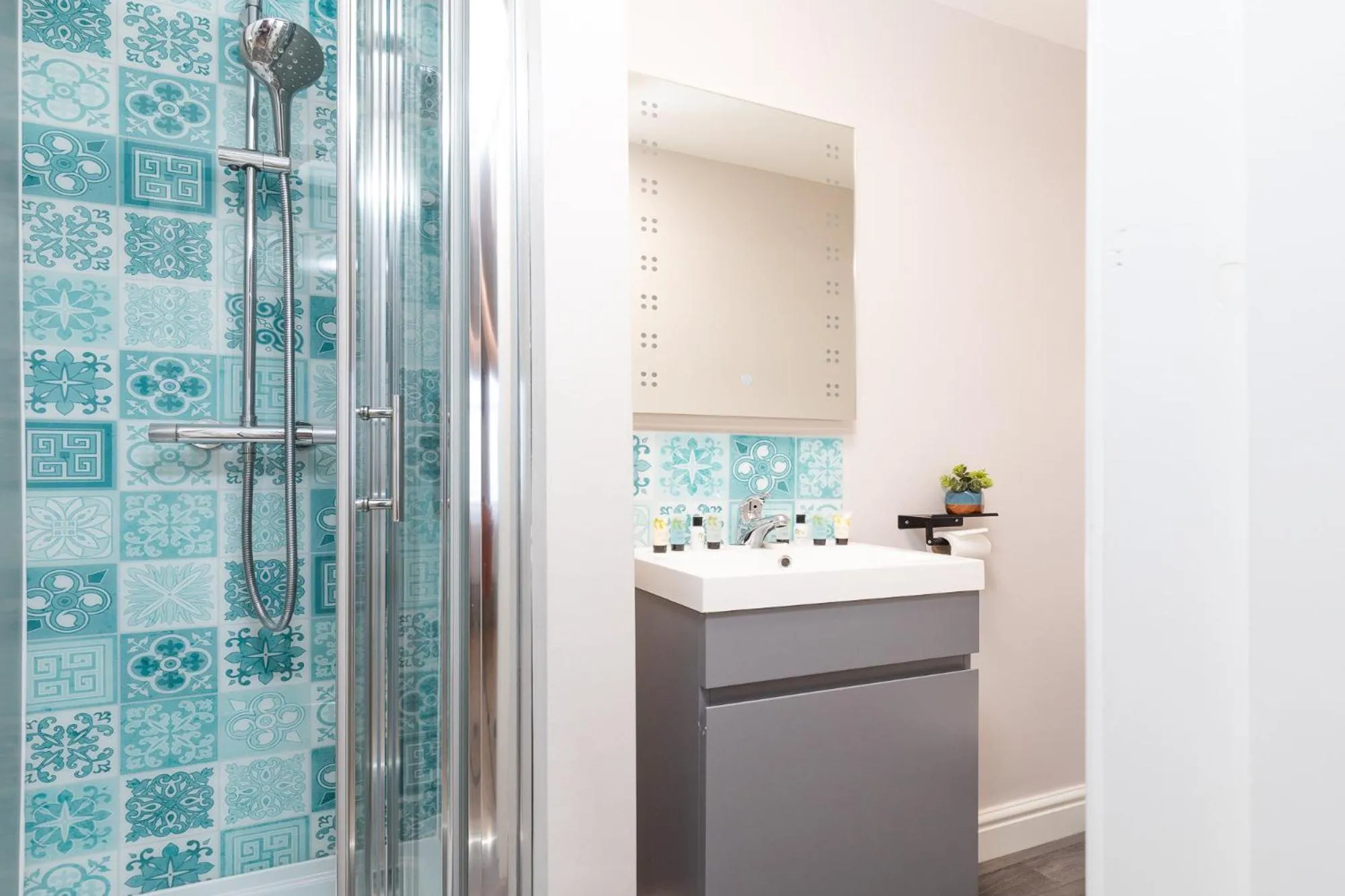 Bathroom in The Clarence Gardens Hotel, BW Signature Collection