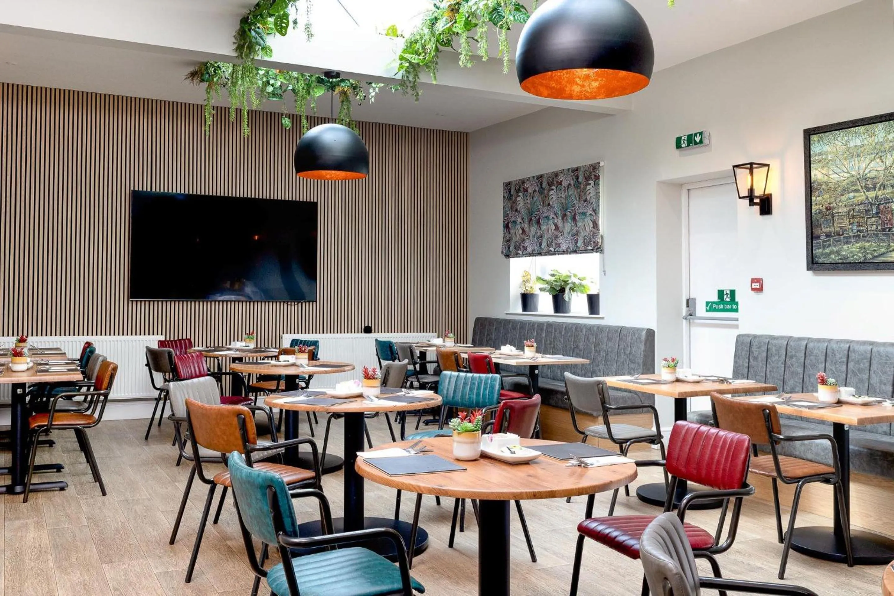 Restaurant/places to eat in The Clarence Gardens Hotel, BW Signature Collection