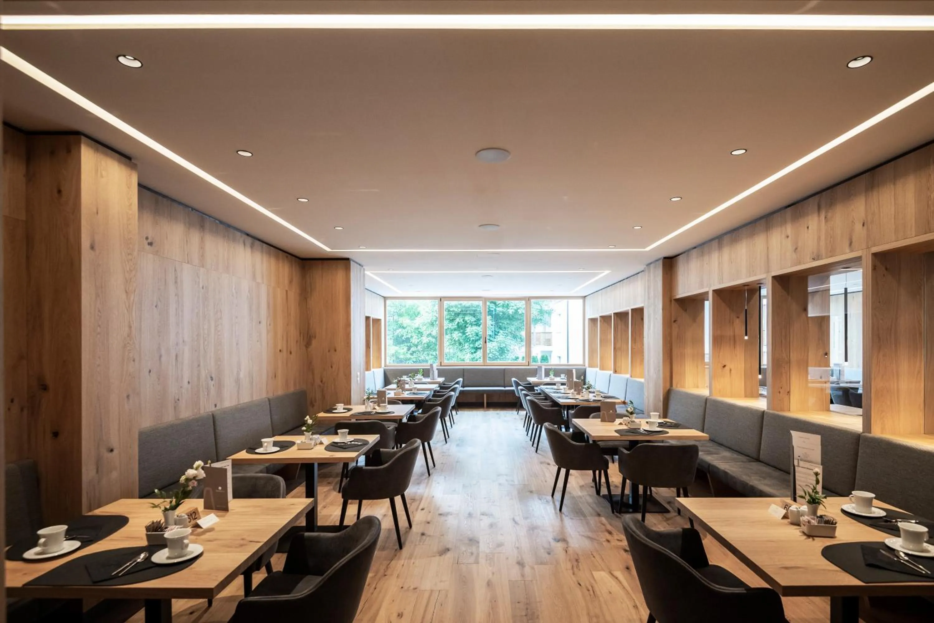 Restaurant/places to eat in Hotel Simpaty