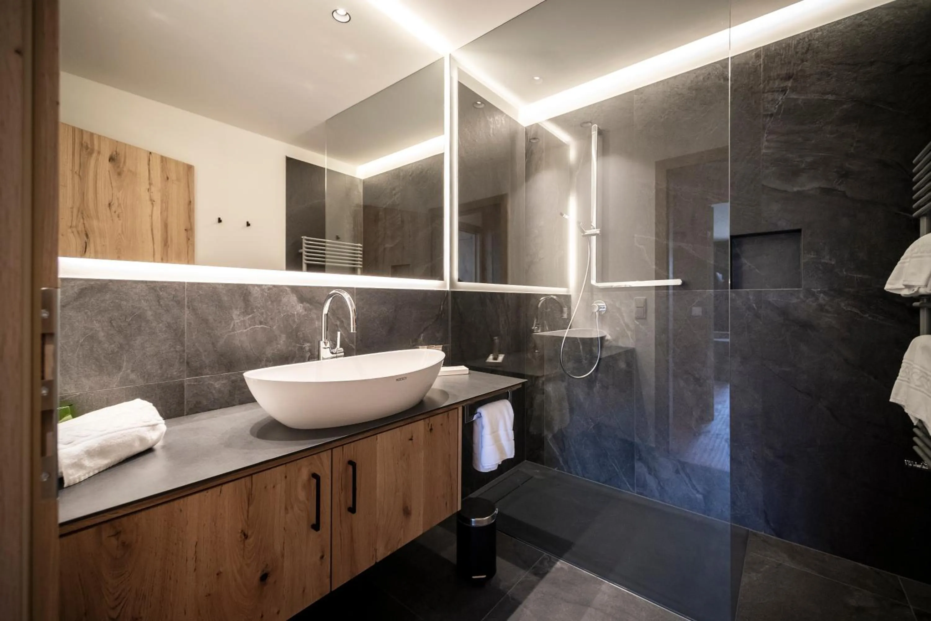 Shower in Hotel Simpaty