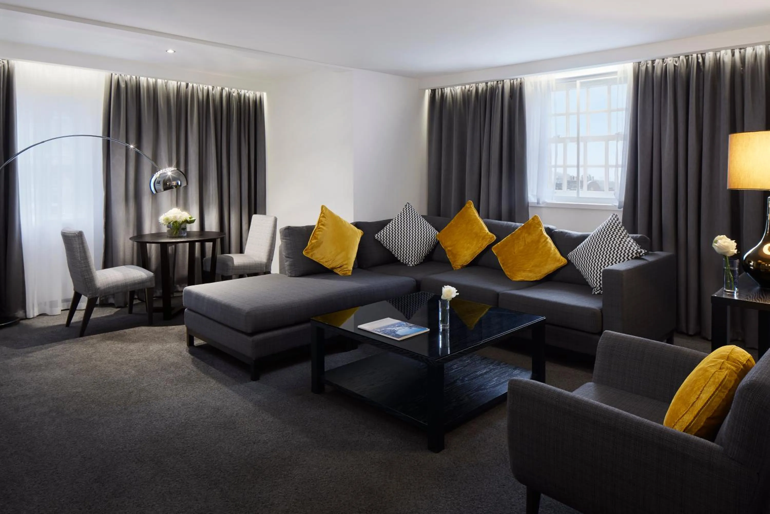 Living room in Radisson Blu Hotel, Edinburgh City Centre