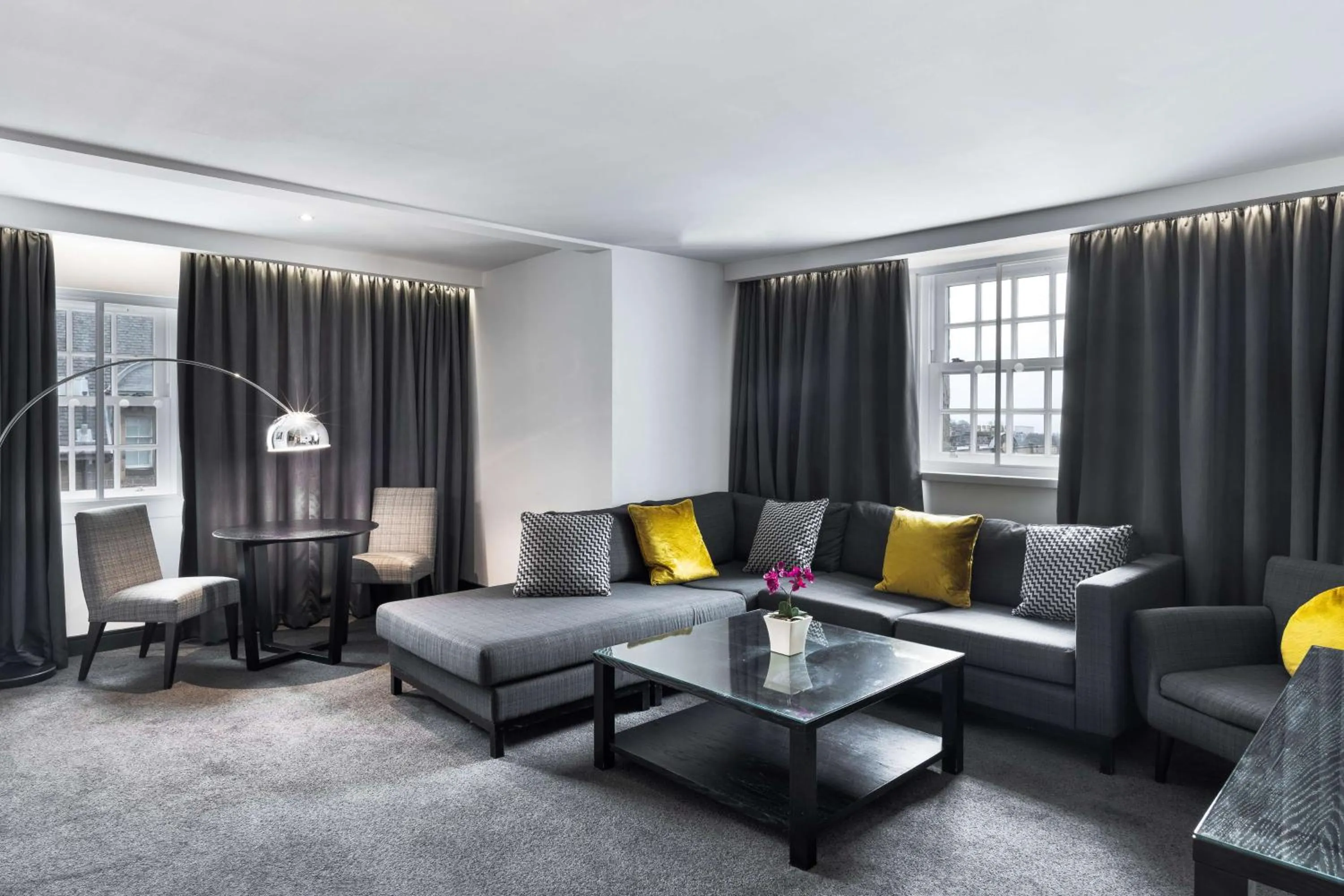 Photo of the whole room in Radisson Blu Hotel, Edinburgh City Centre