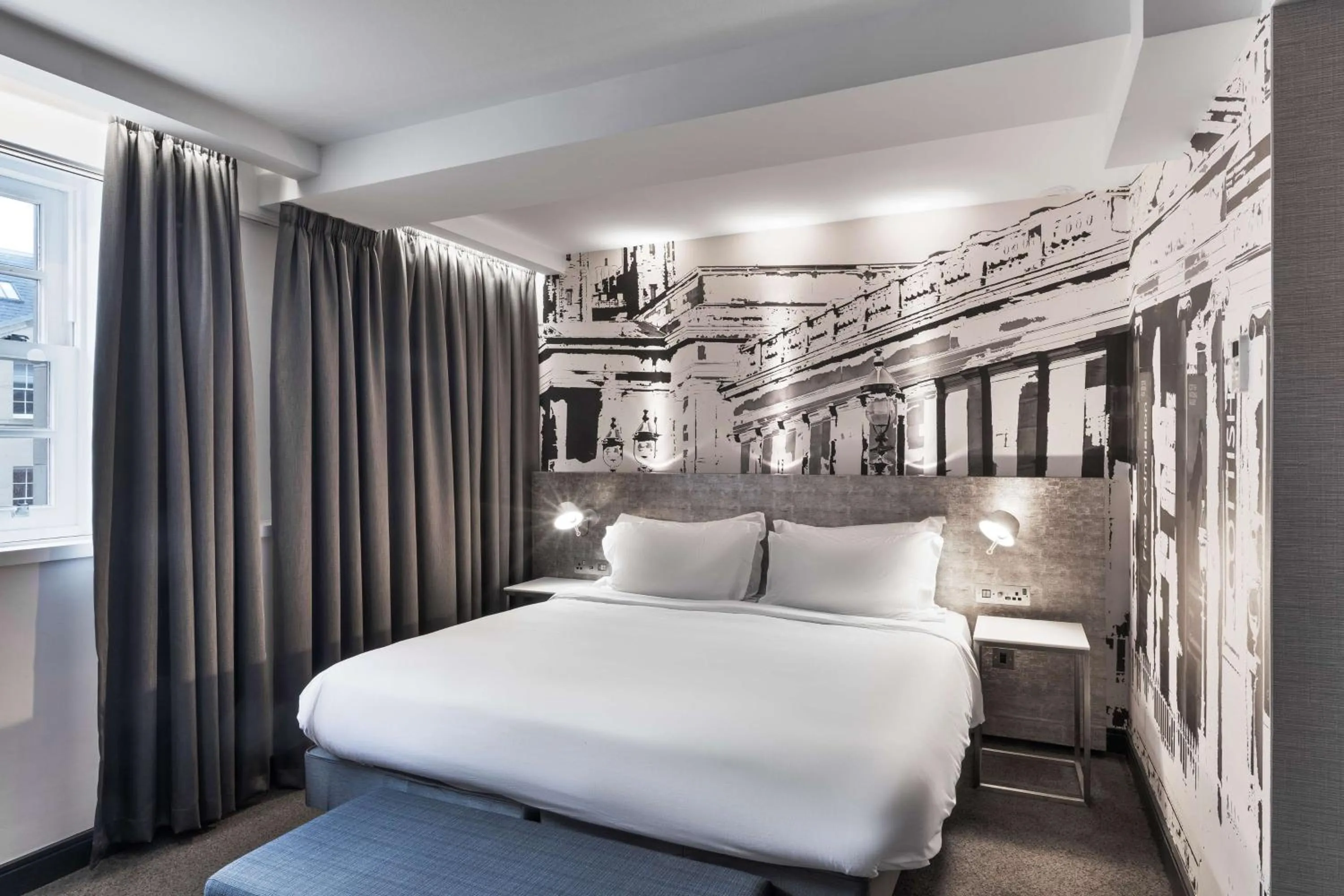 Photo of the whole room, Bed in Radisson Blu Hotel, Edinburgh City Centre