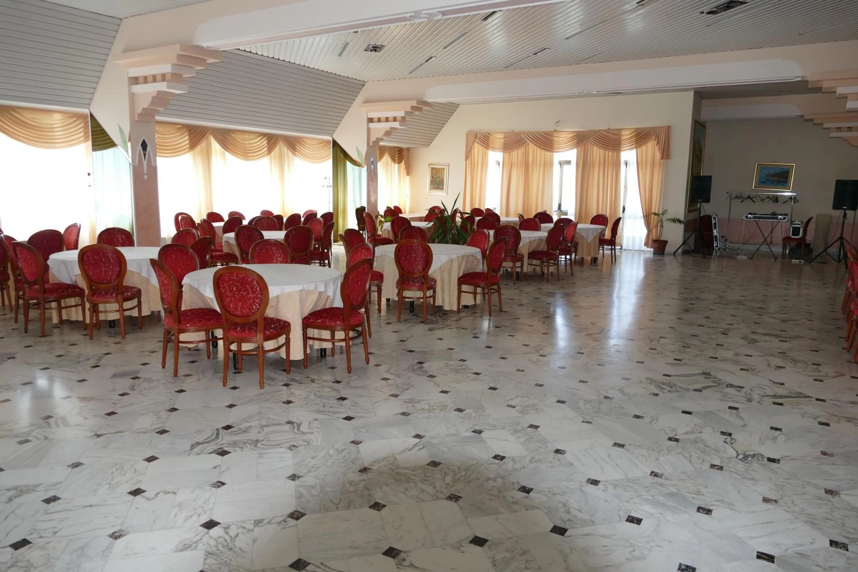 Restaurant/places to eat in Hotel L'Ulivo