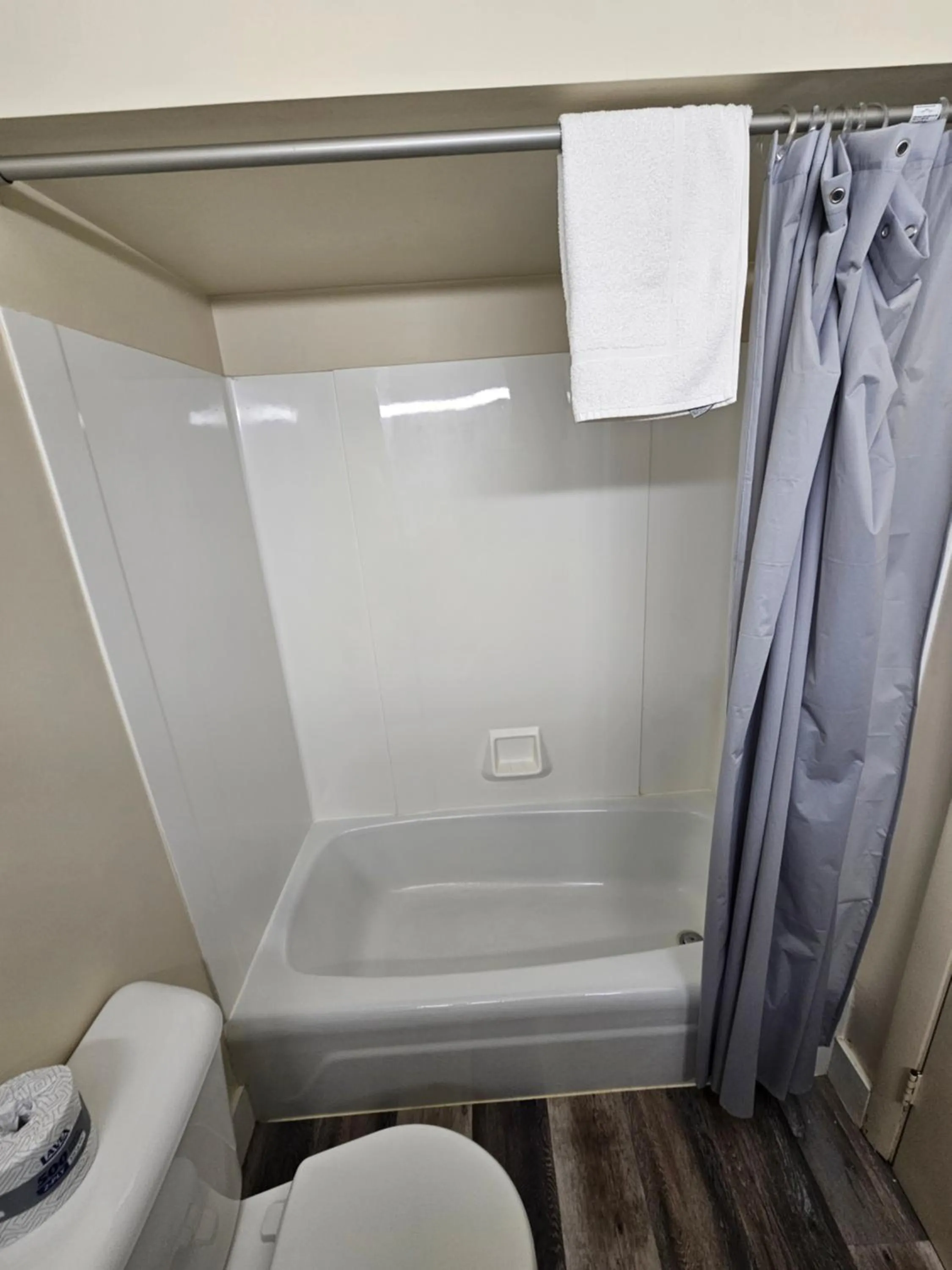 Shower in The Brookside Inn