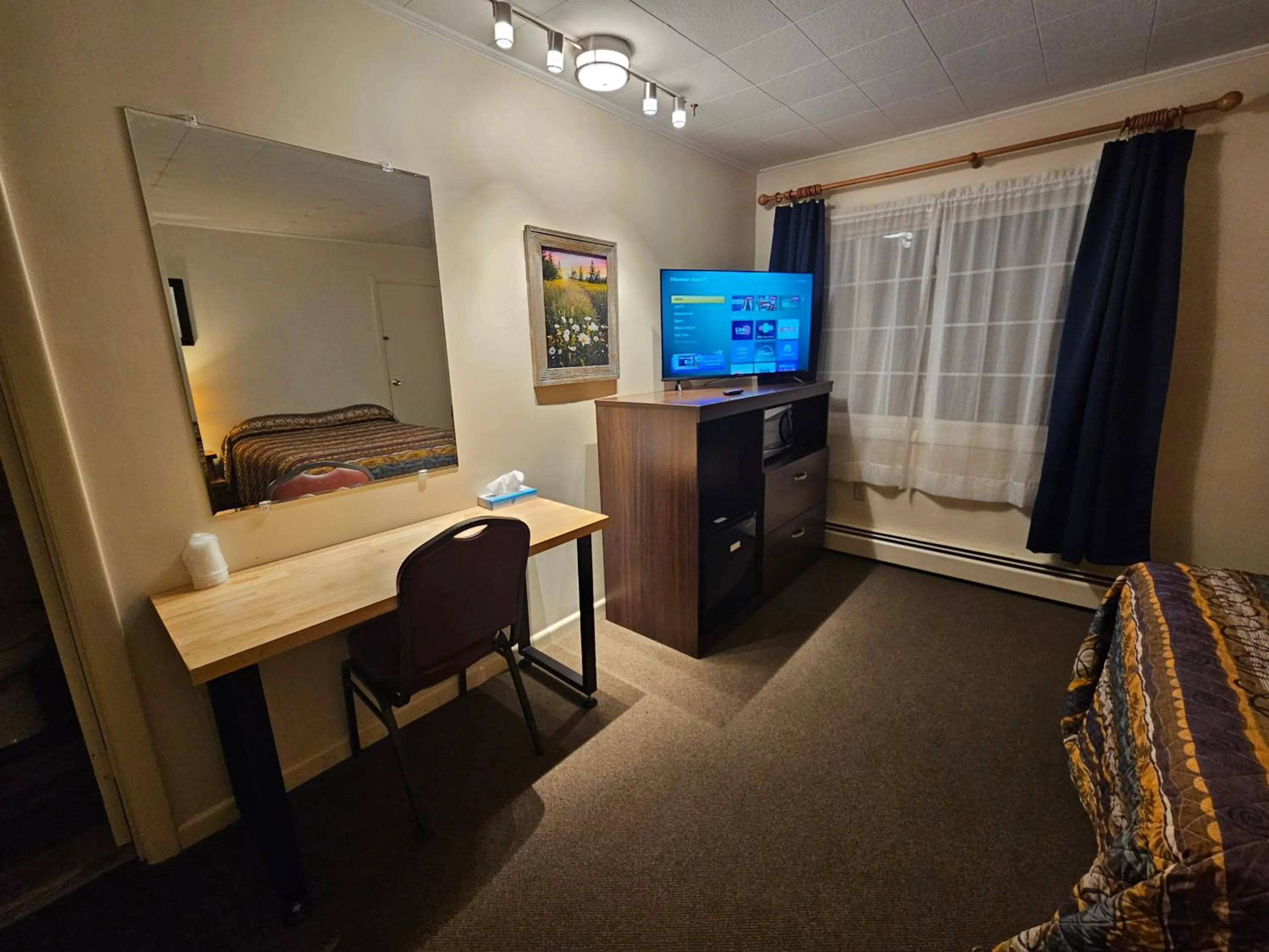 TV and multimedia, Bed in The Brookside Inn