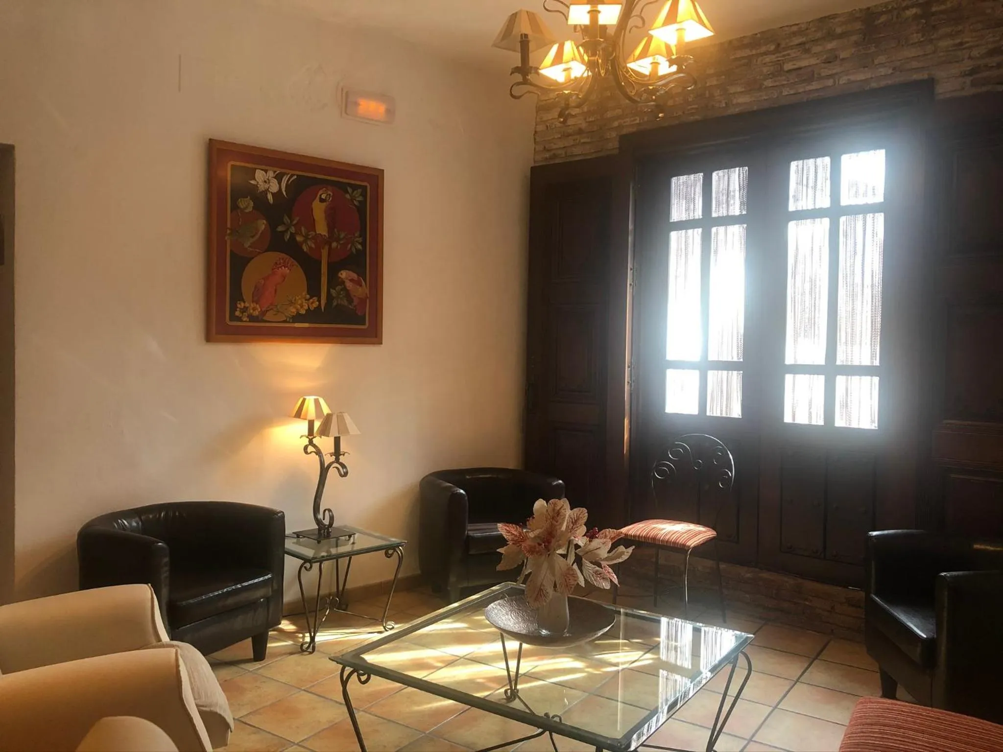 Communal lounge/ TV room in Hotel Rural Poqueira II